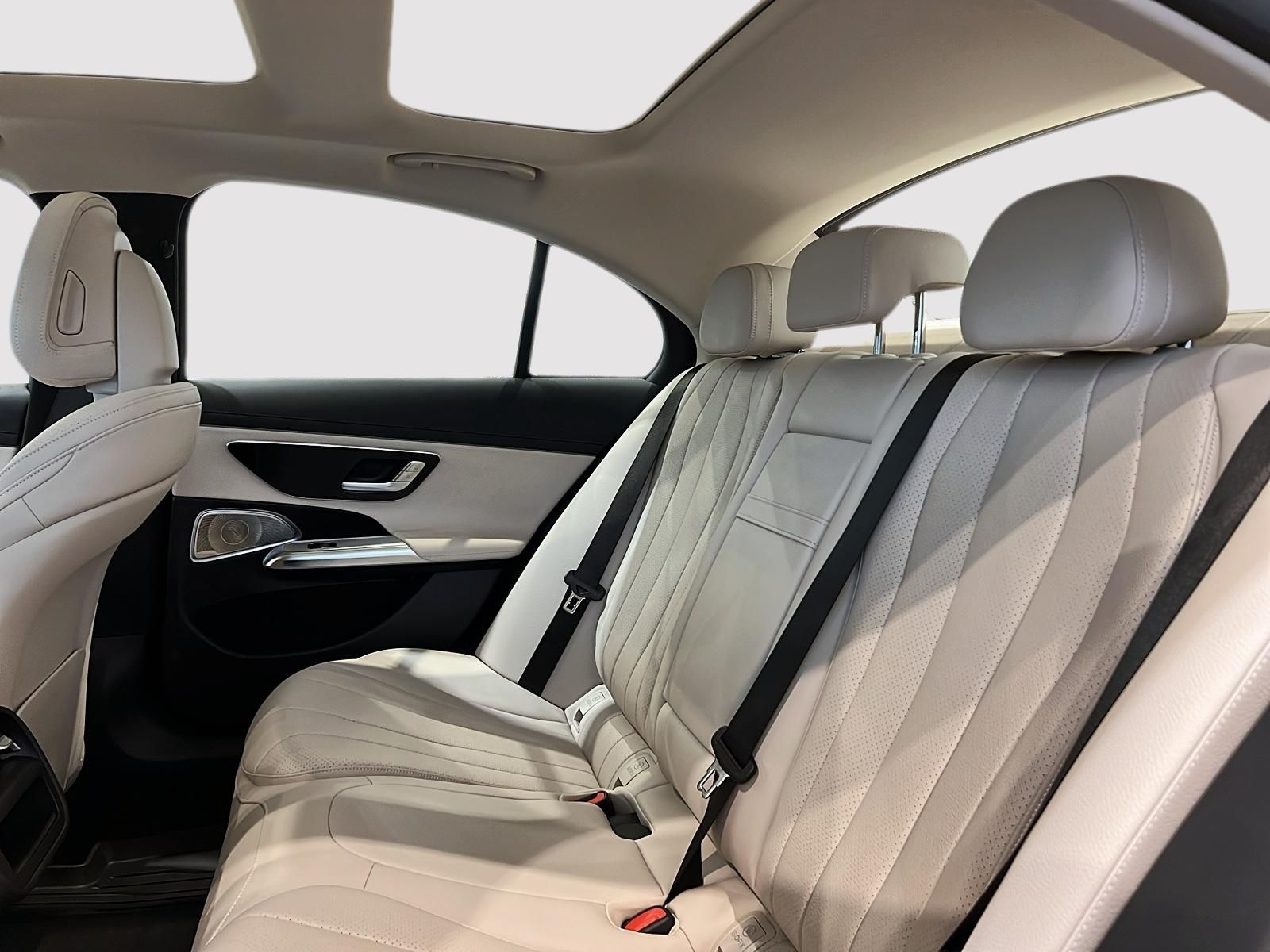 2026 Mercedes Benz E 350 4MATIC photo 4