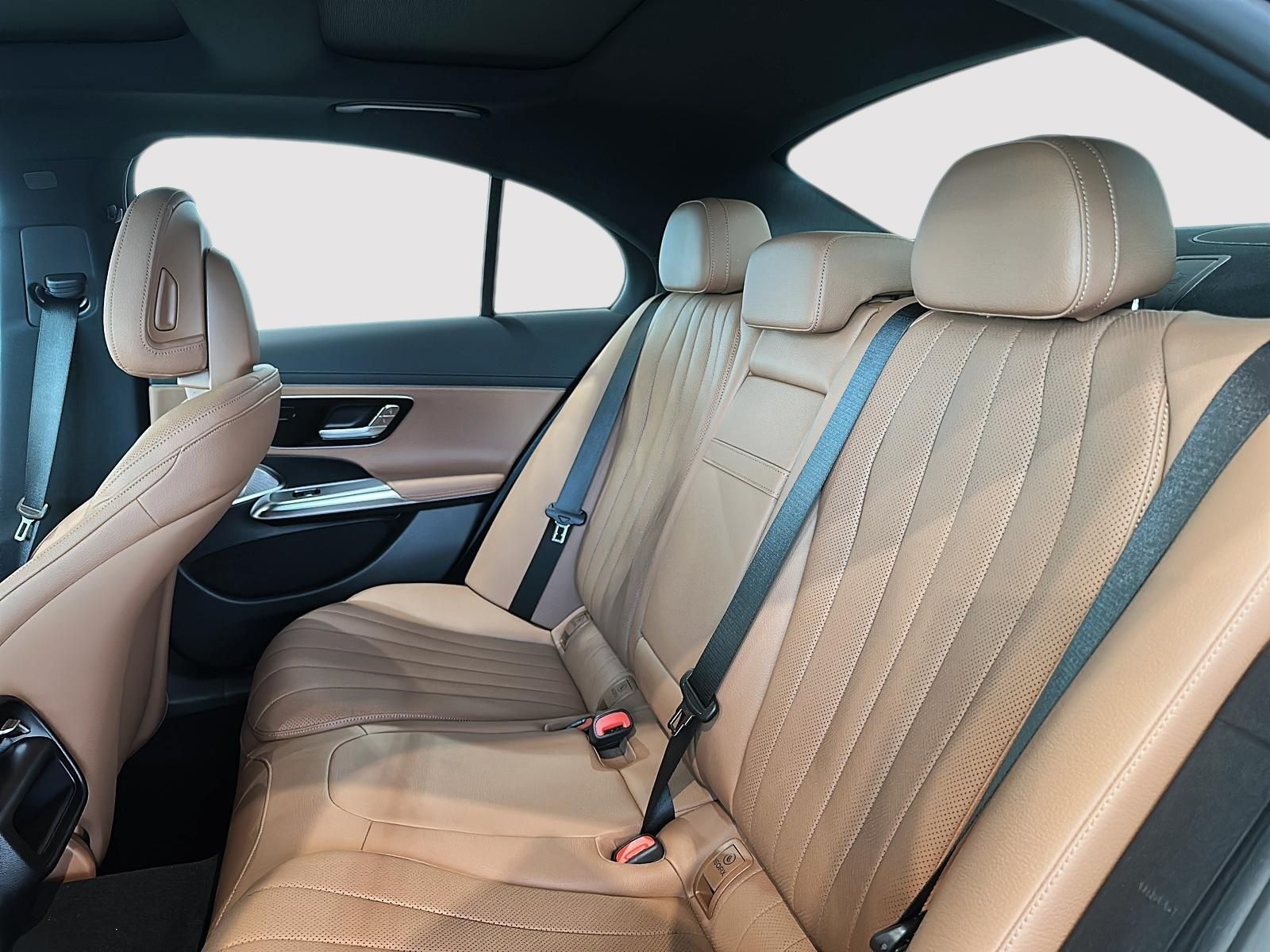 Photo 2027 Mercedes-Benz E-Class 350 4MATIC #4