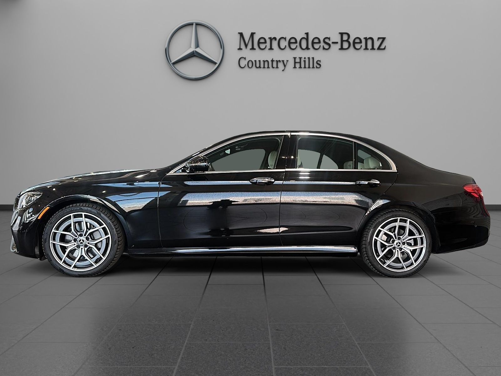 Photo 2023 Mercedes-Benz E350 4MATIC Sedan #2