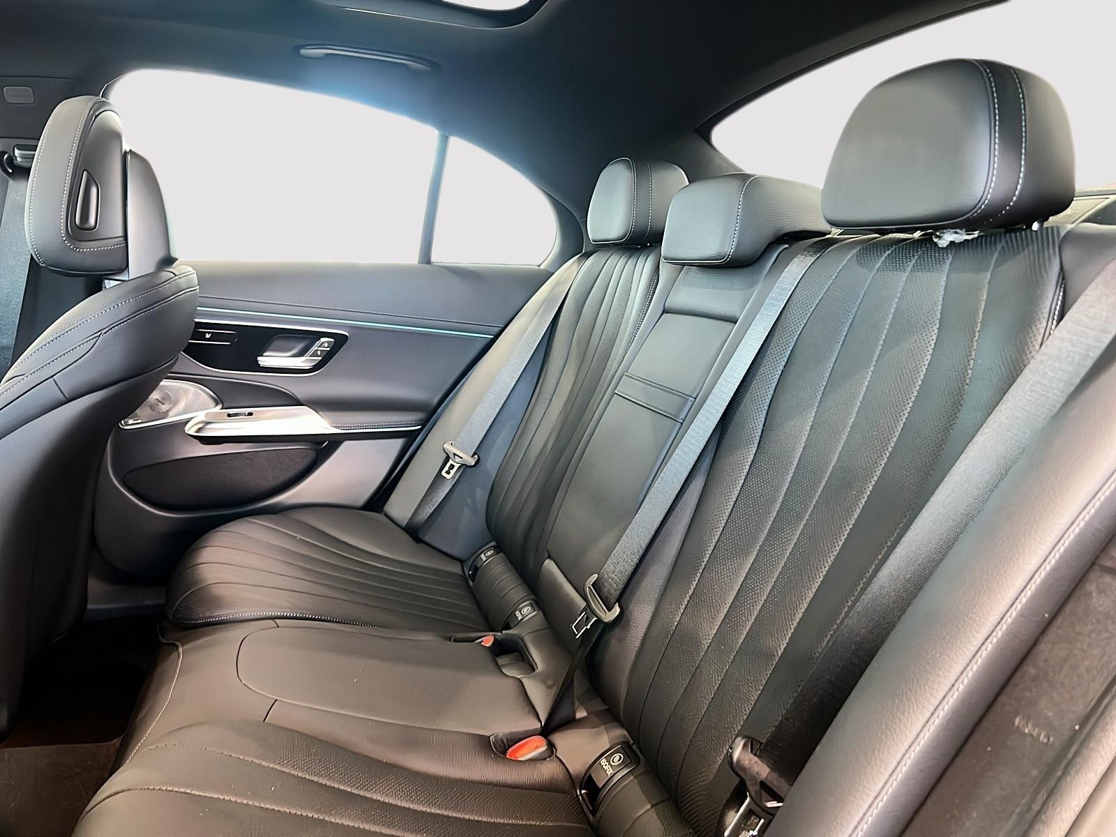 Photo 2027 Mercedes-Benz E-Class 350 4MATIC #4