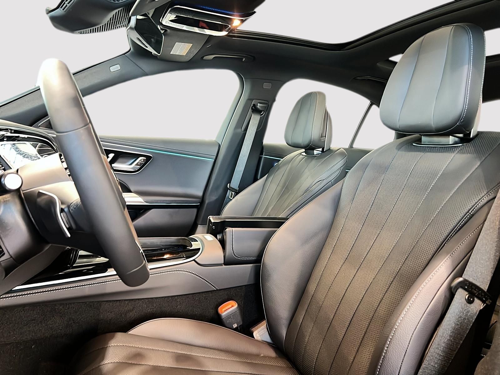 Photo 2027 Mercedes-Benz E-Class 350 4MATIC #3