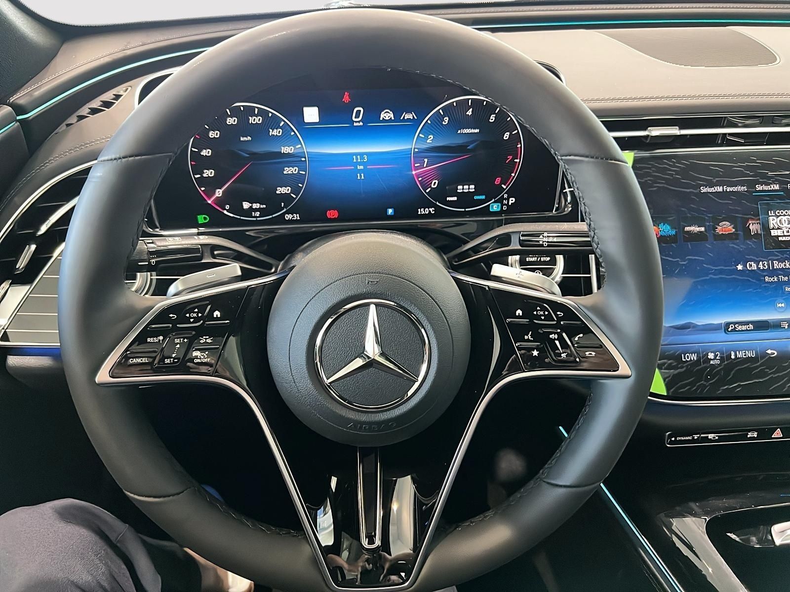 Photo 2027 Mercedes-Benz E-Class 350 4MATIC #8