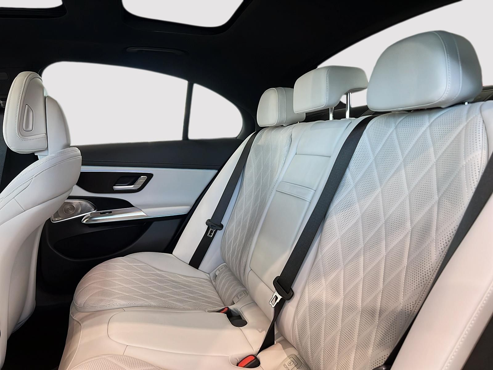 Photo 2027 Mercedes-Benz E-Class 350 4MATIC #4