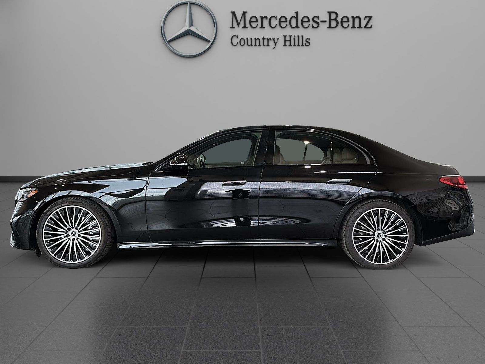 Photo 2025 Mercedes-Benz E450 4MATIC Sedan #2