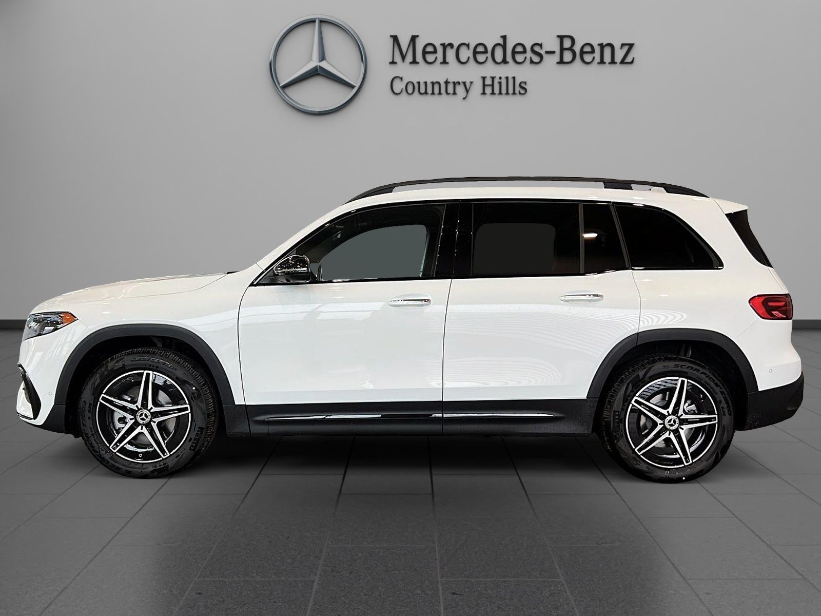 2025 Mercedes Benz EQB 300 4MATIC photo 2