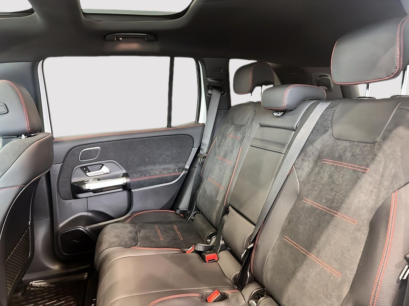 2025 Mercedes Benz EQB 300 4MATIC photo 4