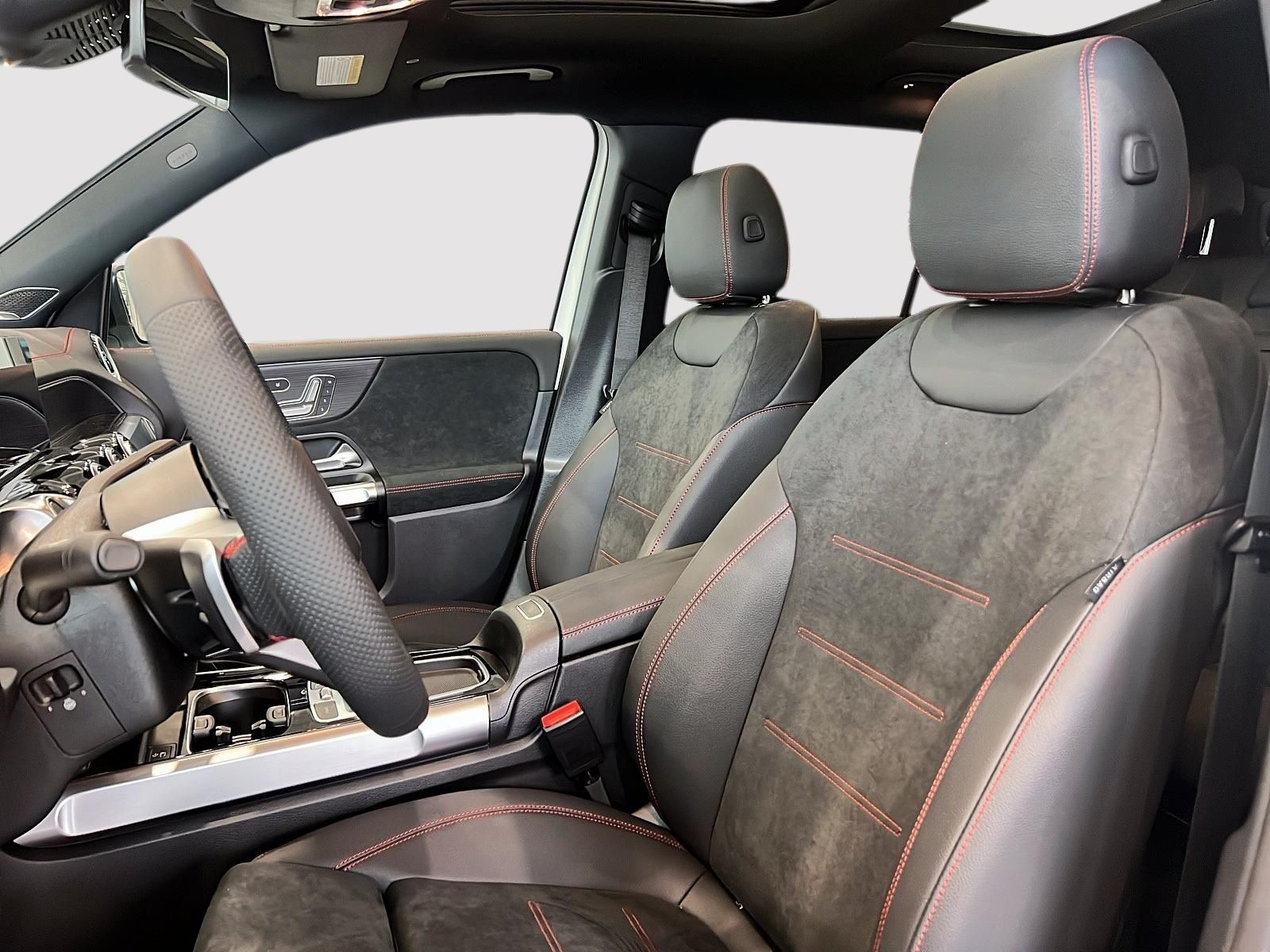 2025 Mercedes Benz EQB 300 4MATIC photo 3