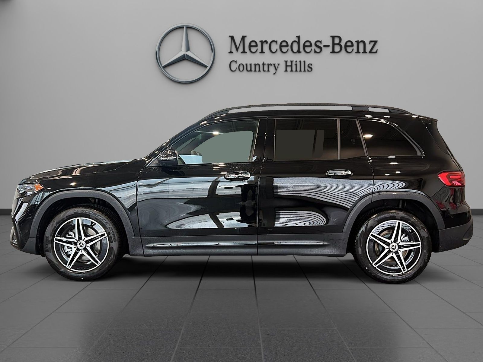 2025 Mercedes Benz EQB 300 4MATIC photo 2