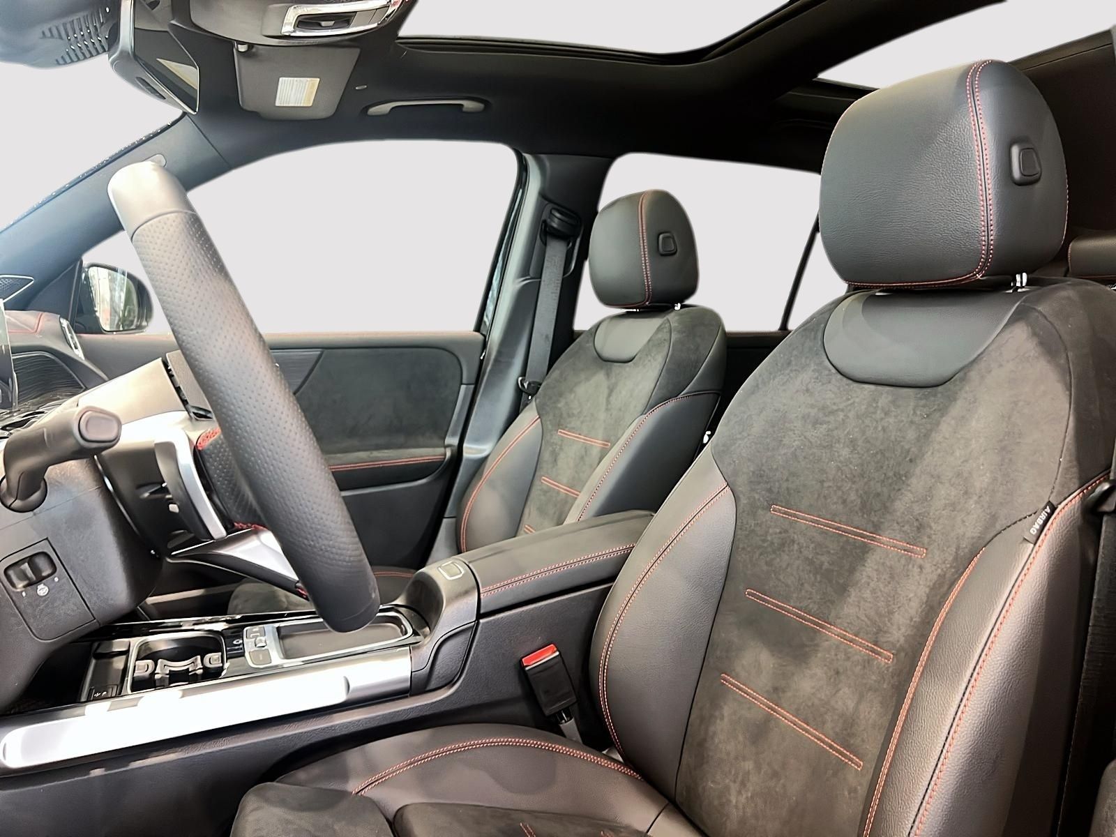 2025 Mercedes Benz EQB 300 4MATIC photo 3