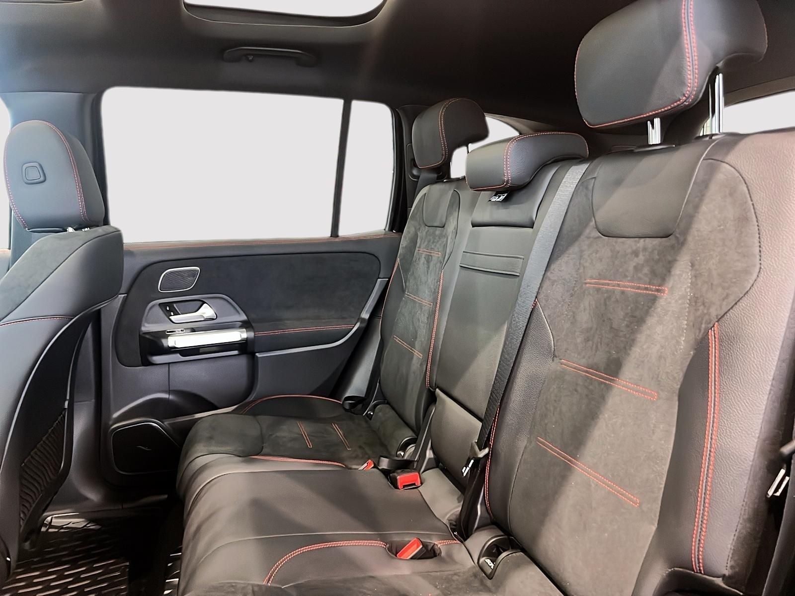 2025 Mercedes Benz EQB 300 4MATIC photo 4