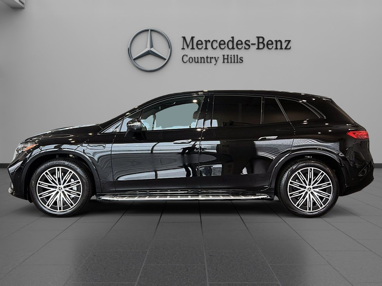 2025 Mercedes Benz EQS SUV 450 4MATIC photo 2