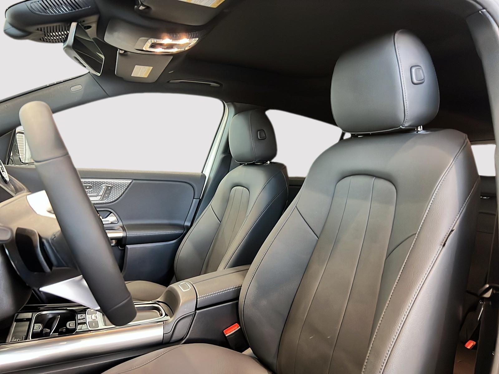 2026 Mercedes Benz GLA 250 4MATIC photo 3