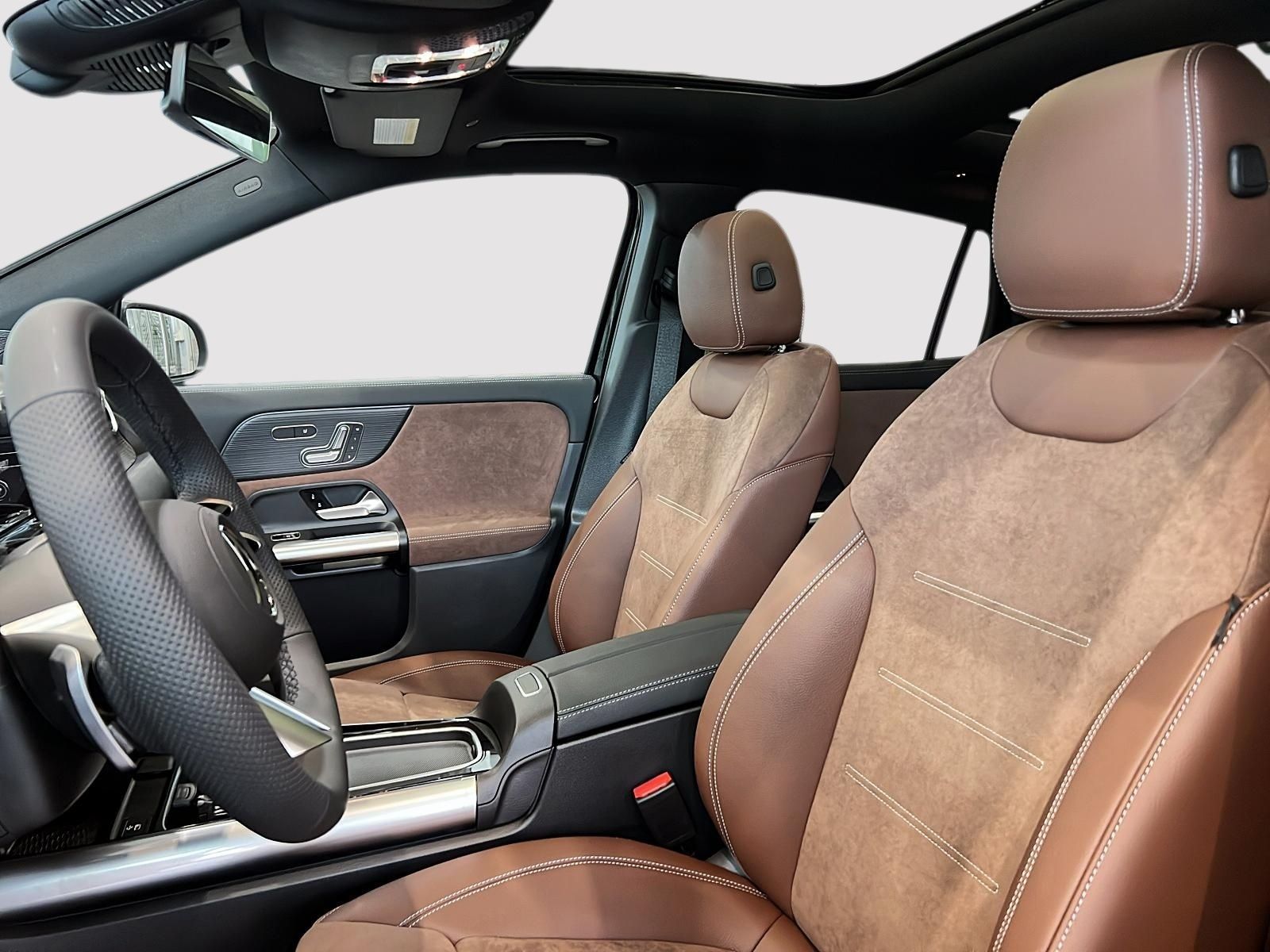 2026 Mercedes Benz GLA 250 4MATIC photo 3