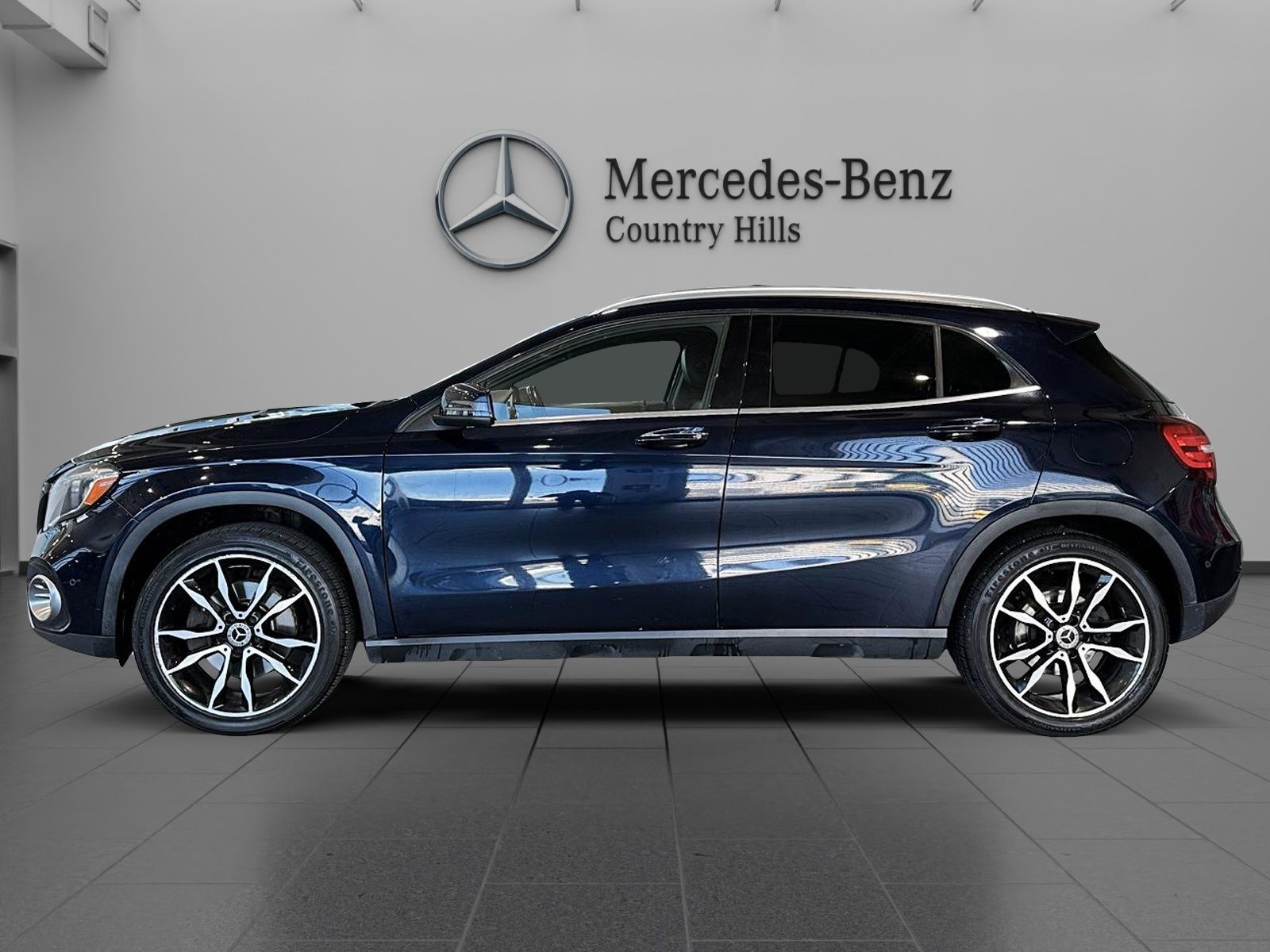 Photo 2018 Mercedes-Benz GLA250 4MATIC SUV #2