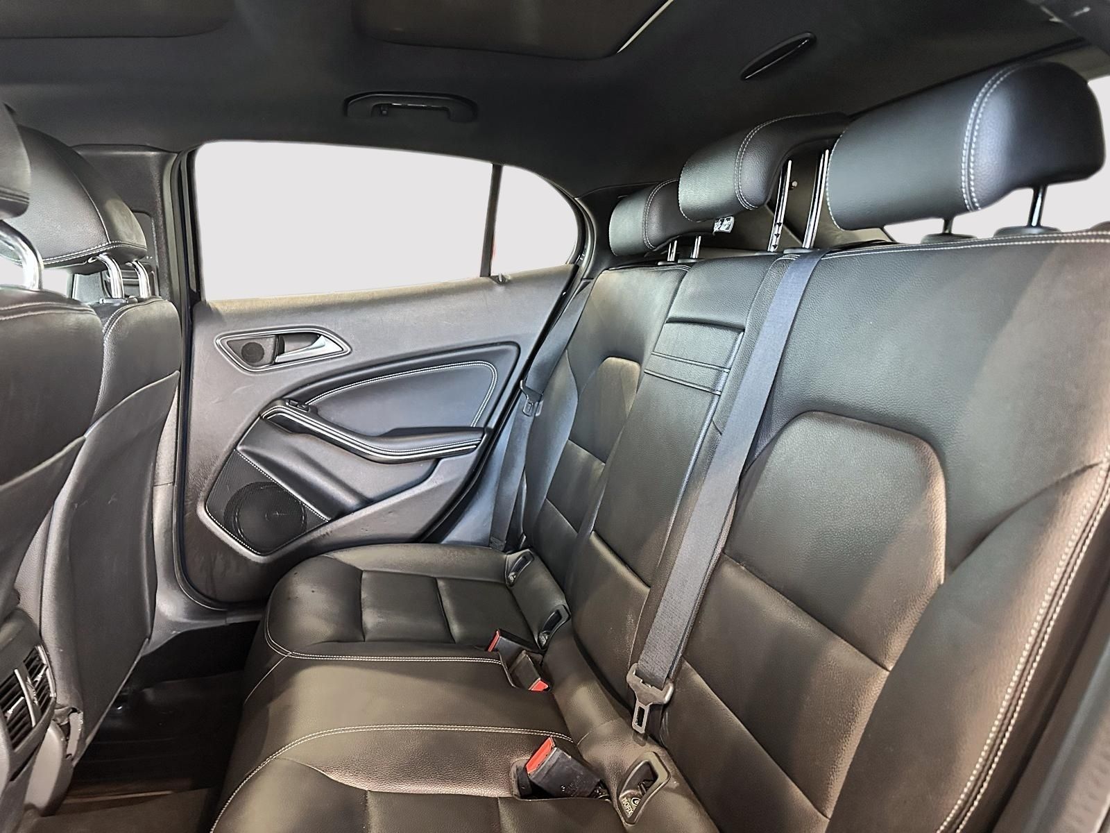 Photo 2018 Mercedes-Benz GLA250 4MATIC SUV #4