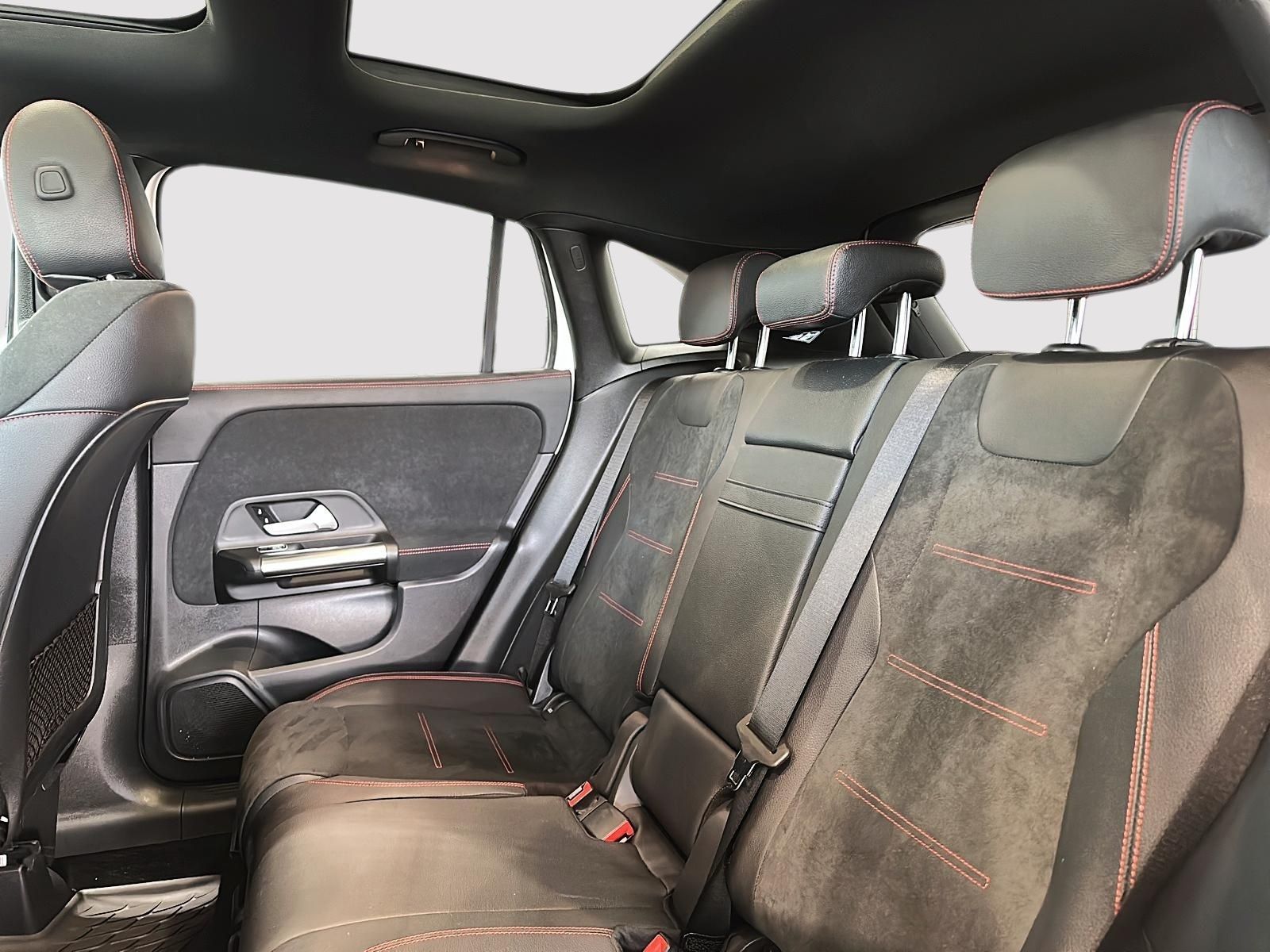 Photo 2023 Mercedes-Benz GLA250 4MATIC SUV #4