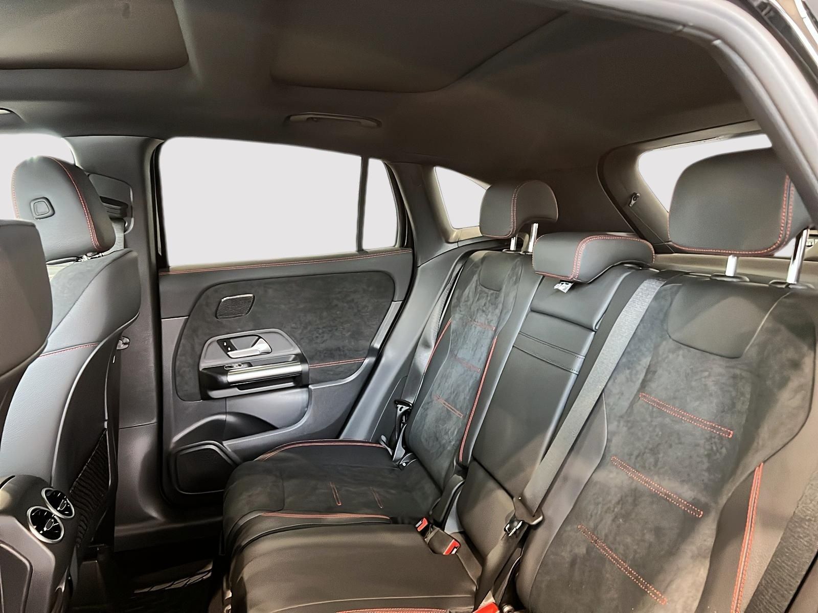 2026 Mercedes Benz GLA 250 4MATIC photo 4