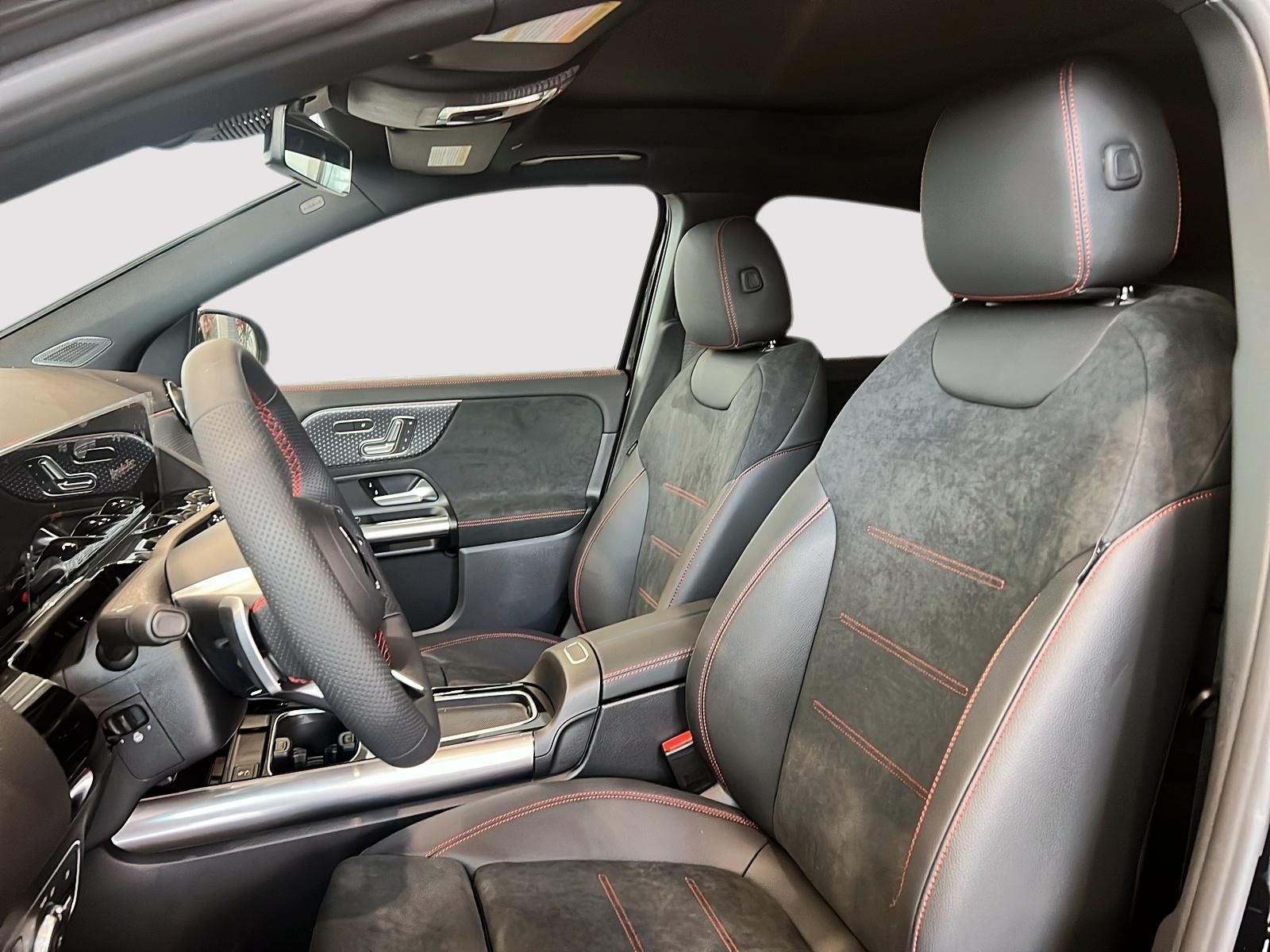 2026 Mercedes Benz GLA 250 4MATIC photo 3