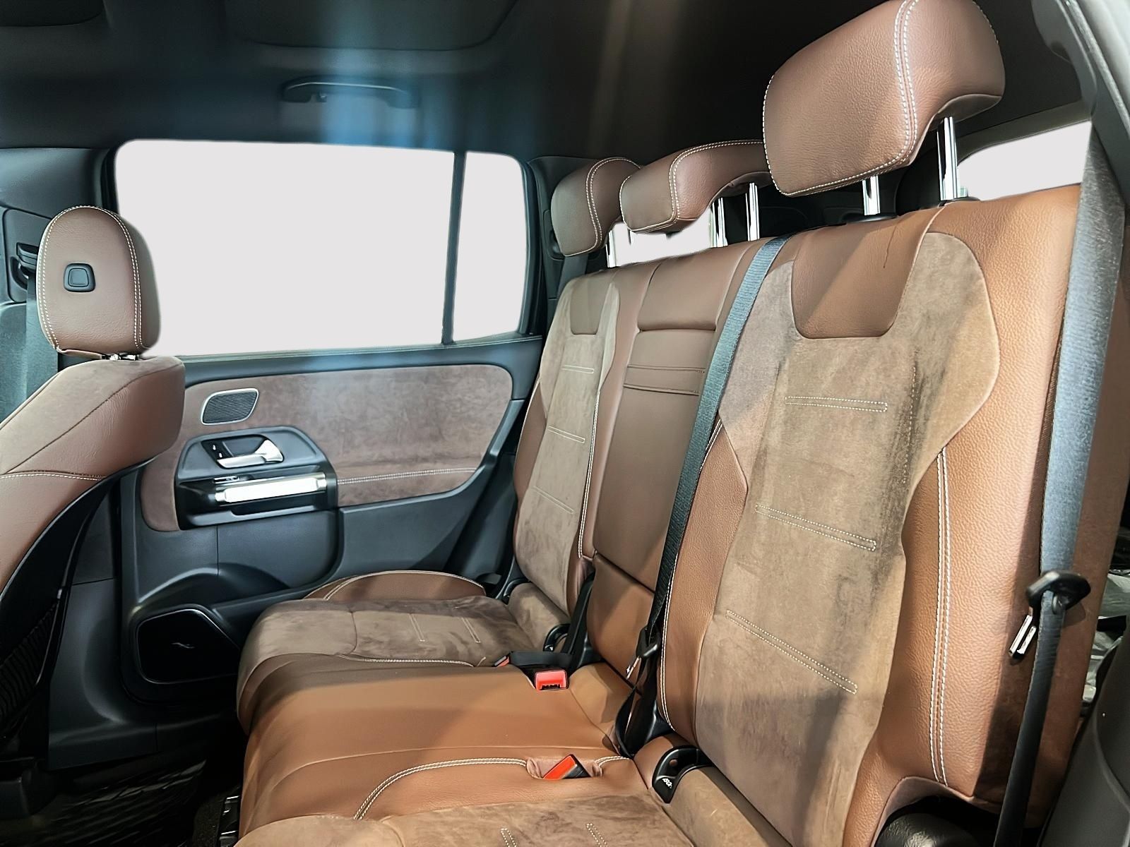 2026 Mercedes Benz GLB 250 4MATIC photo 4