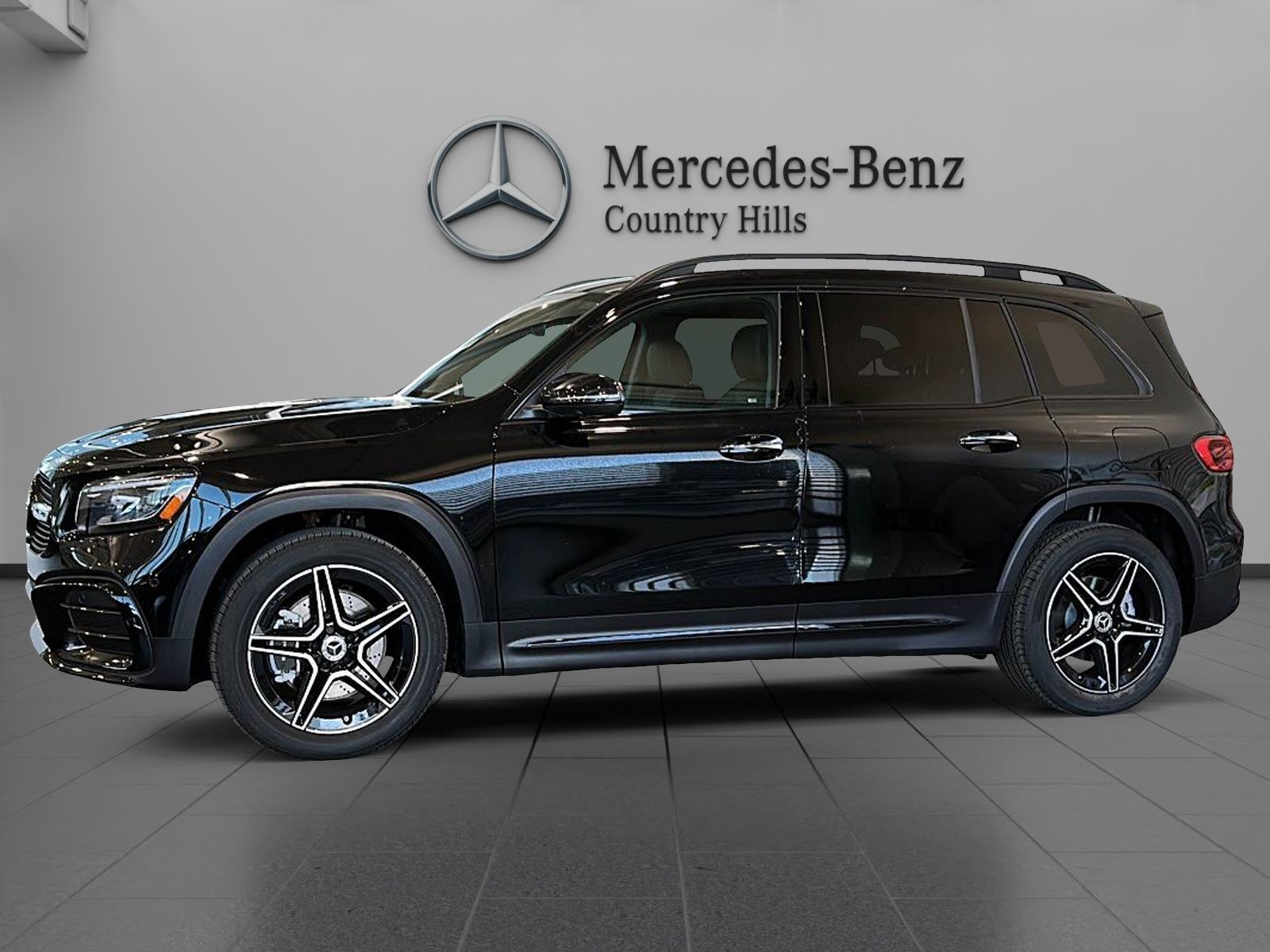 Photo 2026 Mercedes-Benz GLB 250 4MATIC SUV #1