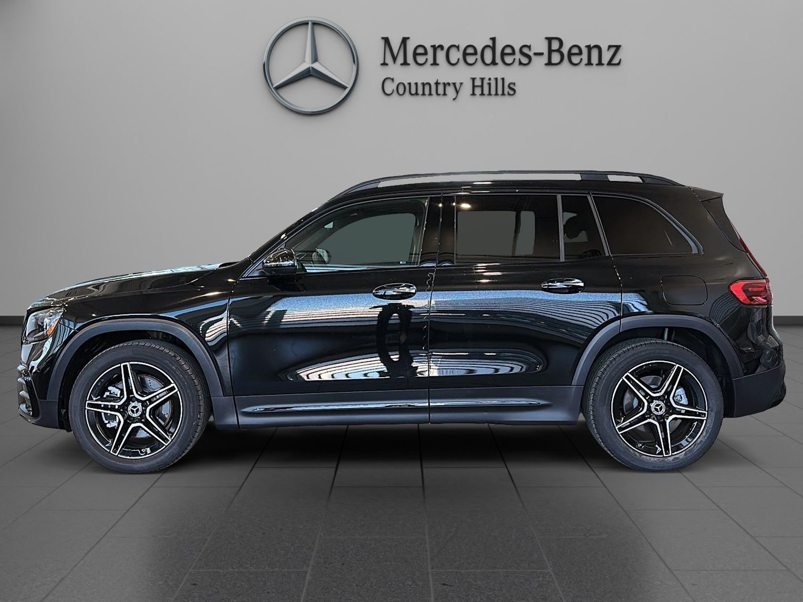 Photo 2026 Mercedes-Benz GLB 250 4MATIC SUV #2