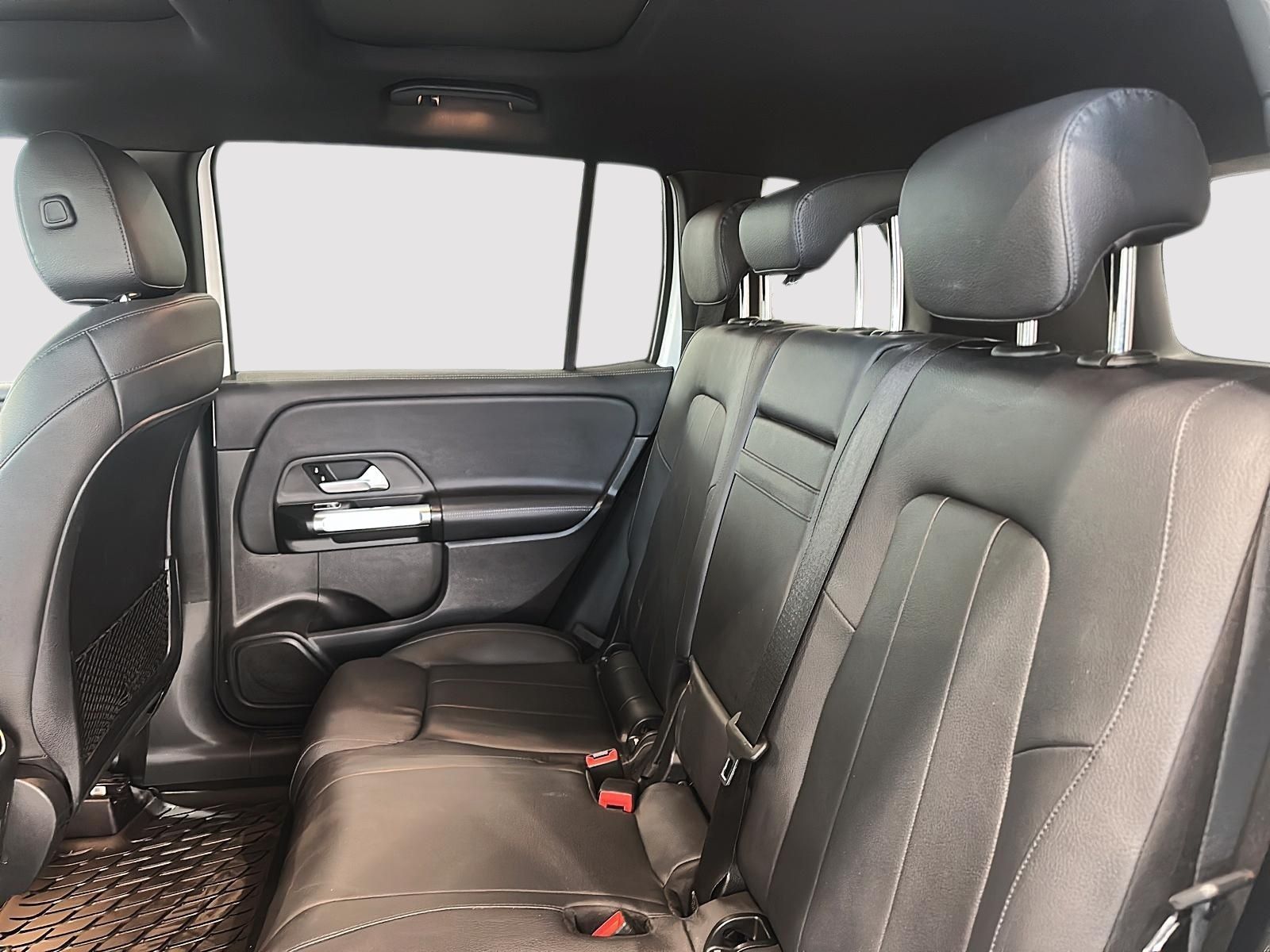 Photo 2020 Mercedes-Benz GLB250 4MATIC SUV #4
