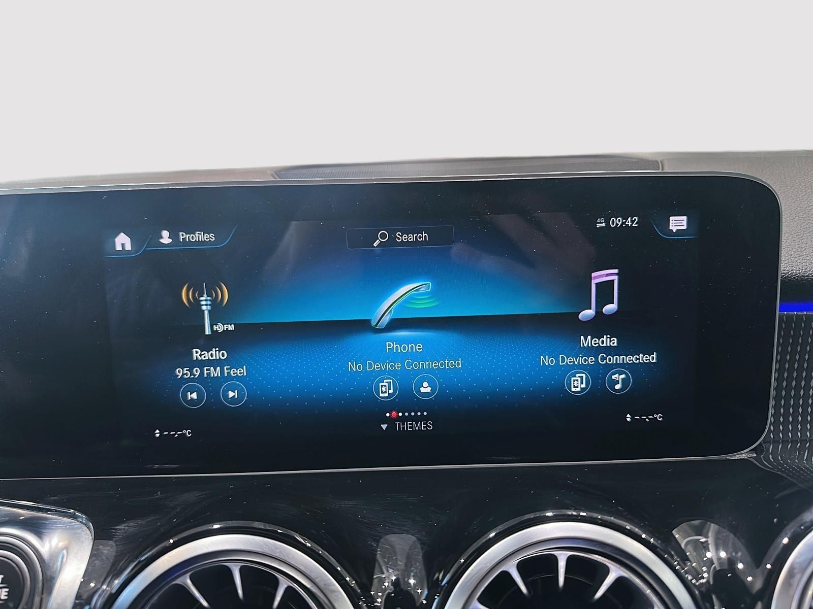 Photo 2020 Mercedes-Benz GLB250 4MATIC SUV #7