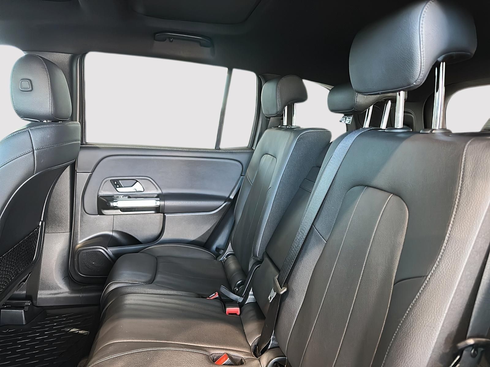 Photo 2021 Mercedes-Benz GLB250 4MATIC SUV #4