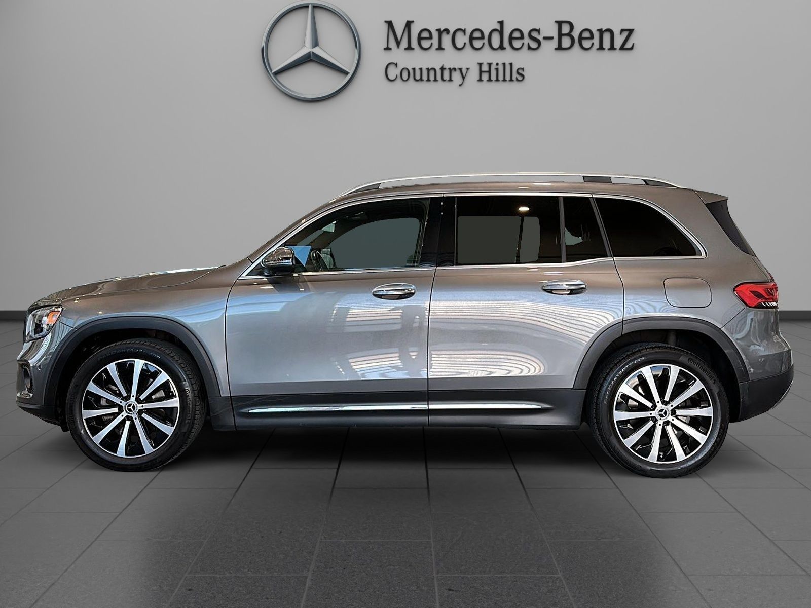 Photo 2021 Mercedes-Benz GLB250 4MATIC SUV #2