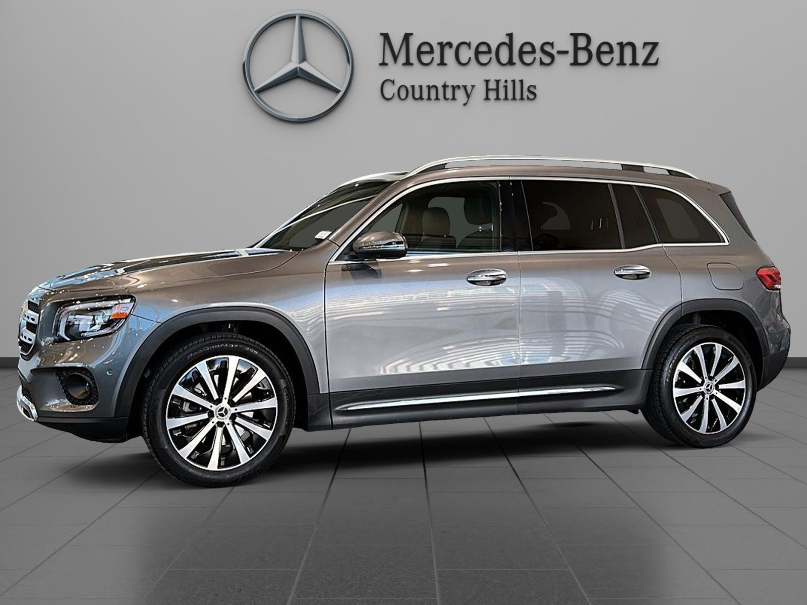 Photo 2021 Mercedes-Benz GLB250 4MATIC SUV #1