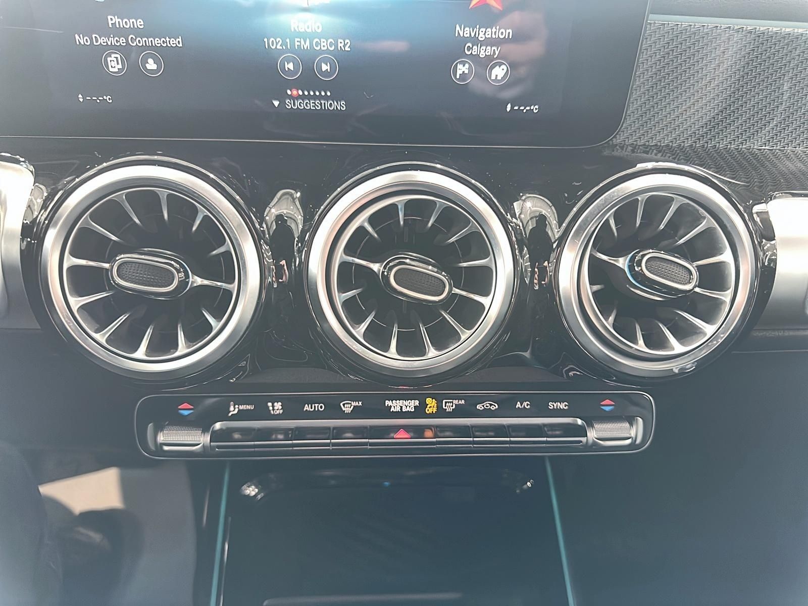 Photo 2023 Mercedes-Benz GLB250 4MATIC SUV #8