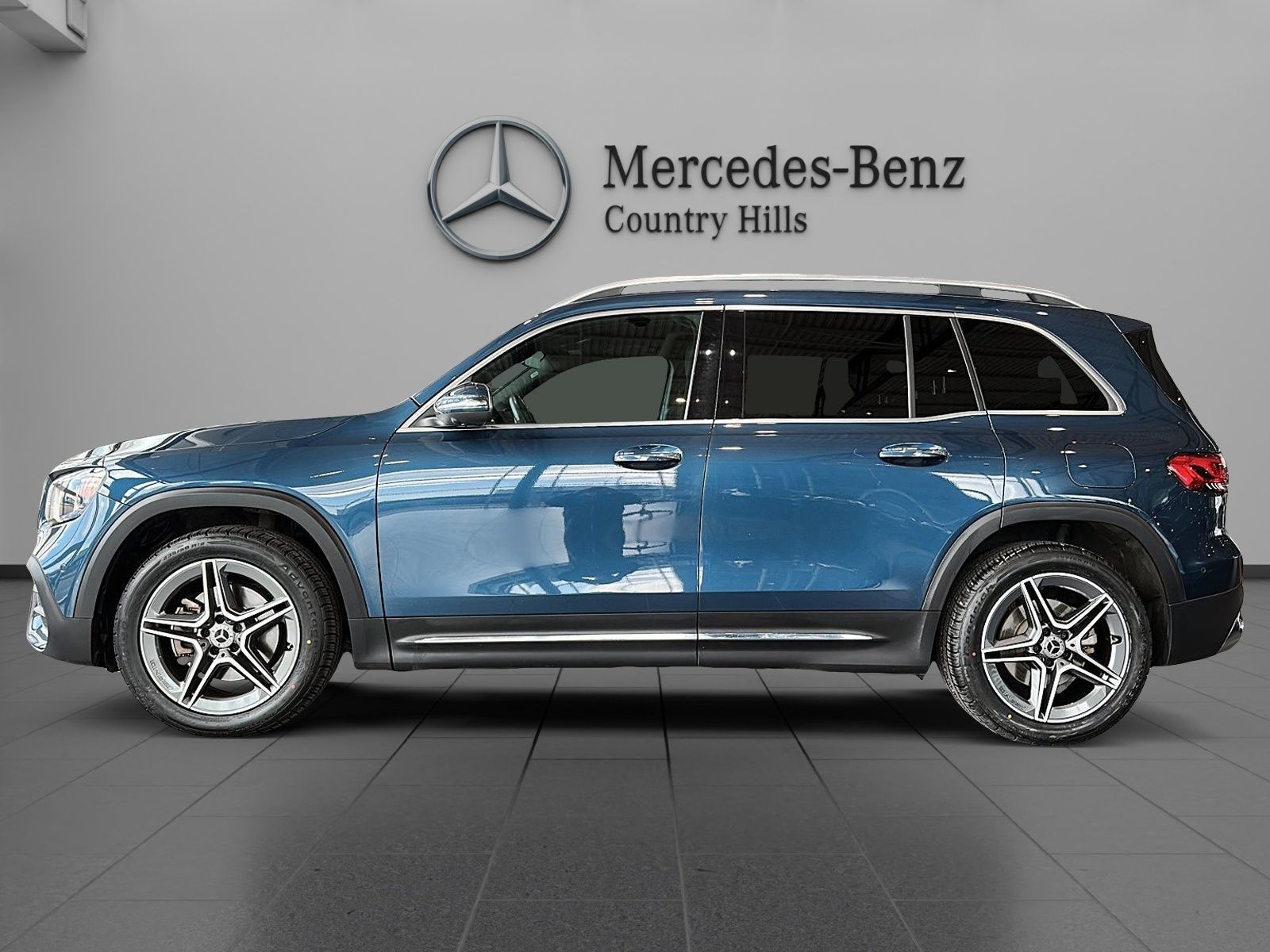 Photo 2023 Mercedes-Benz GLB250 4MATIC SUV #2