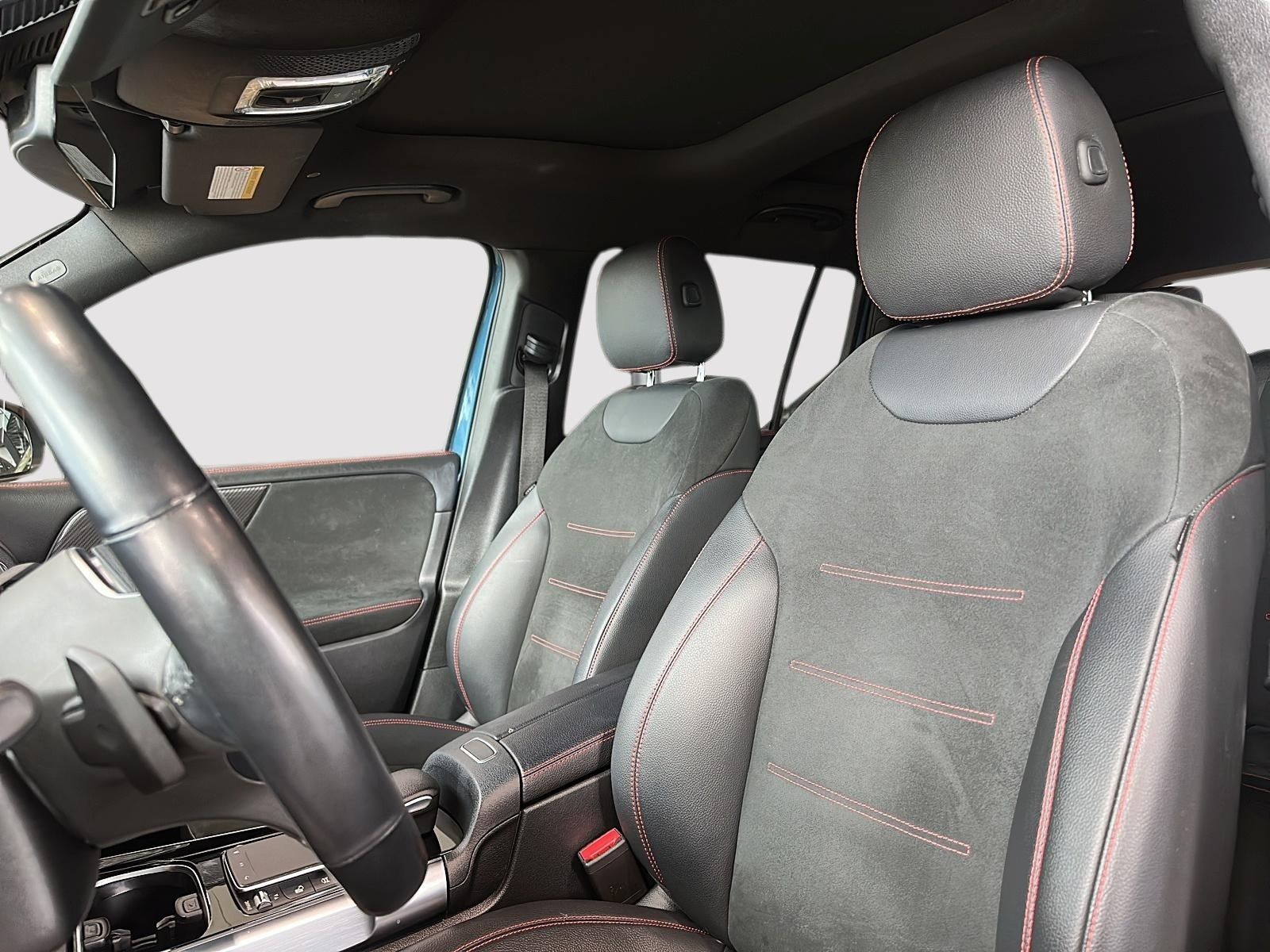 Photo 2023 Mercedes-Benz GLB250 4MATIC SUV #3