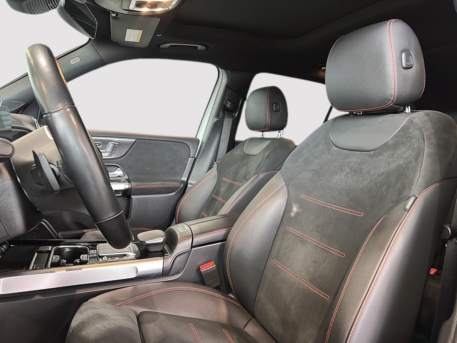 Photo 2023 Mercedes-Benz GLB250 4MATIC SUV #2