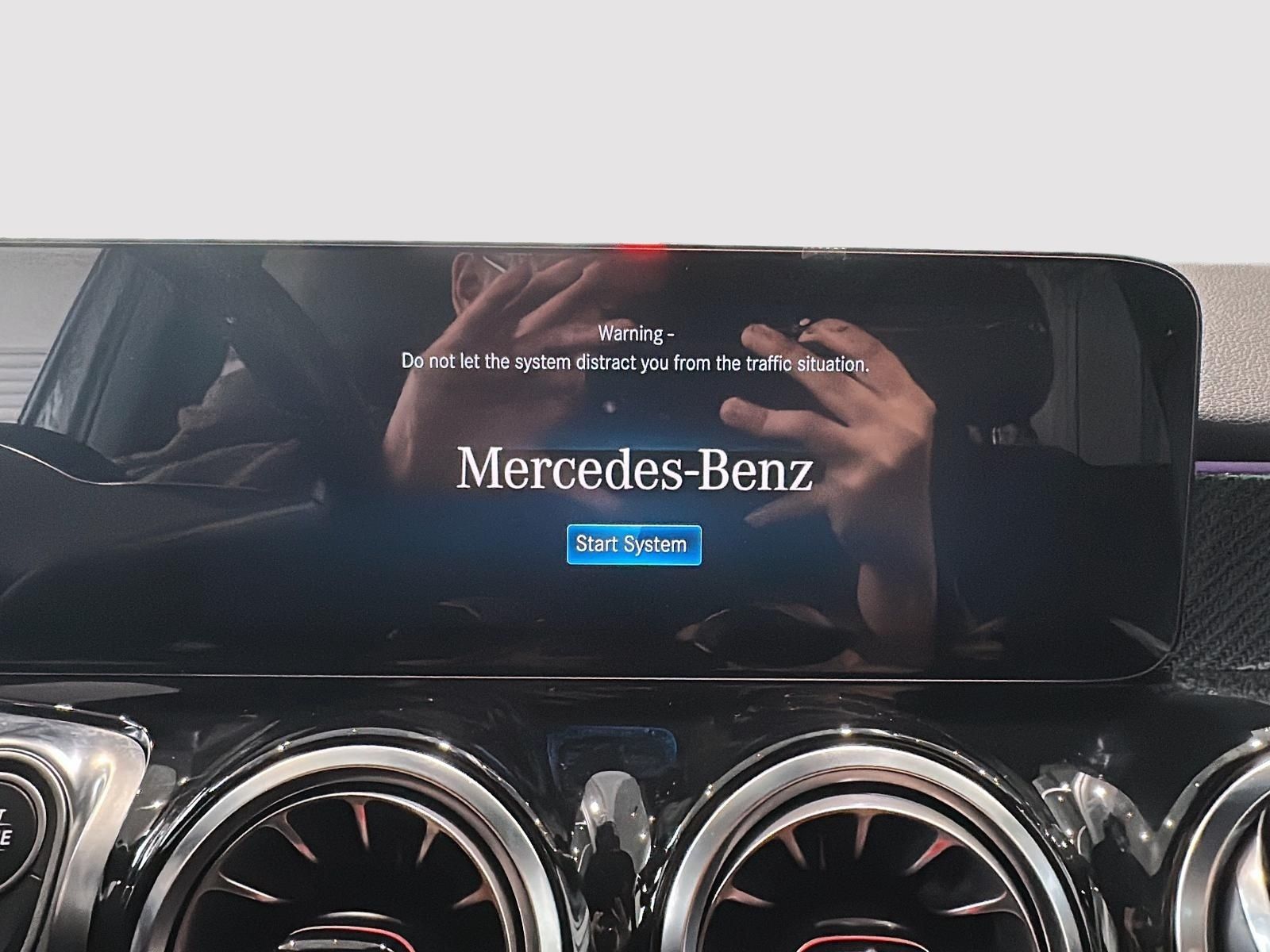Photo 2023 Mercedes-Benz GLB250 4MATIC SUV #6