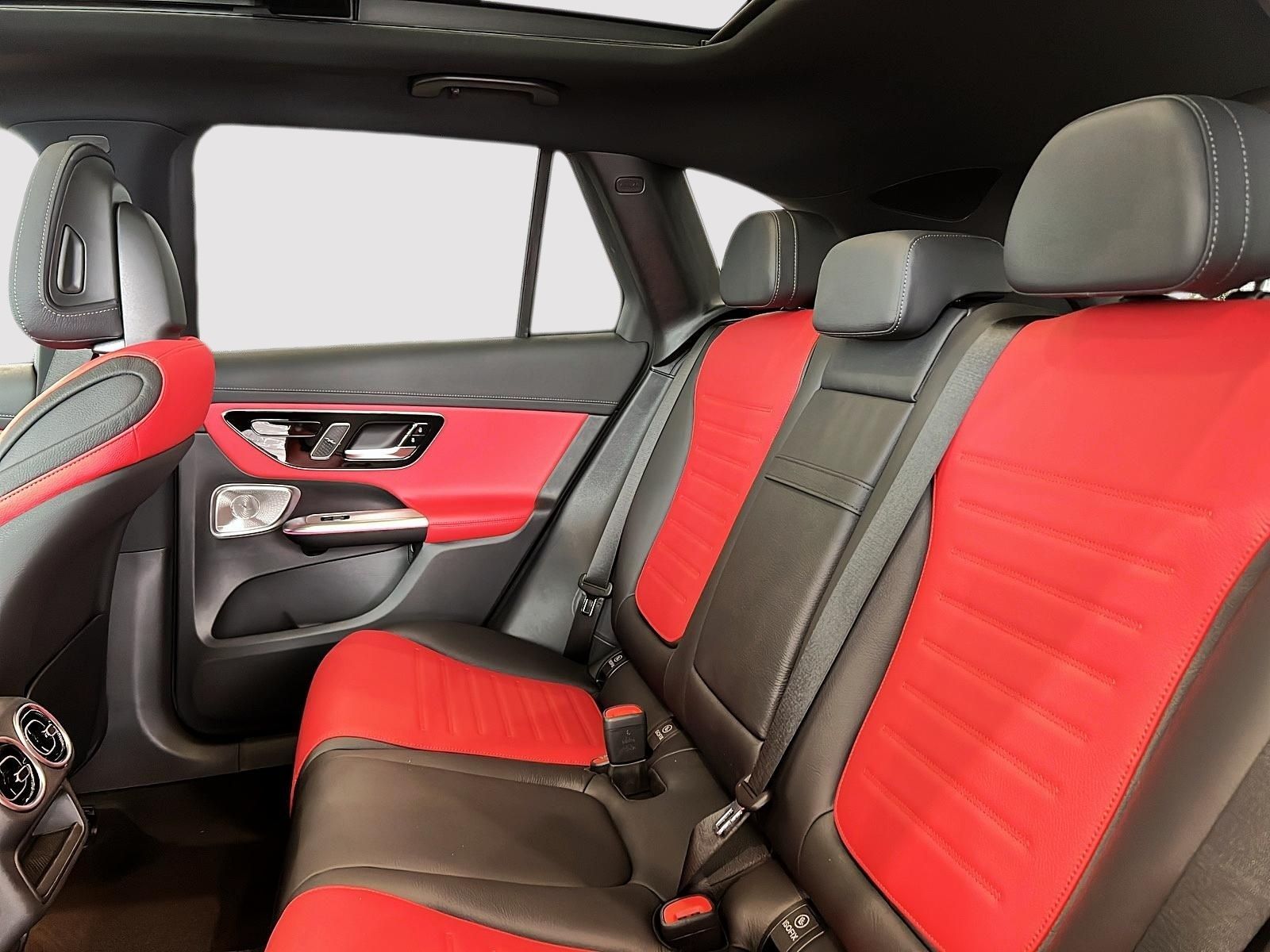 2025 Mercedes Benz GLC 300 4MATIC photo 4