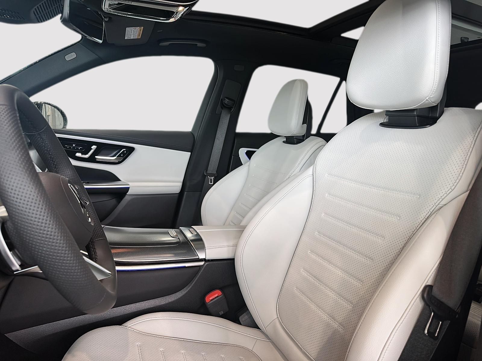 Photo 2026 Mercedes-Benz GLC 300 4MATIC SUV #3