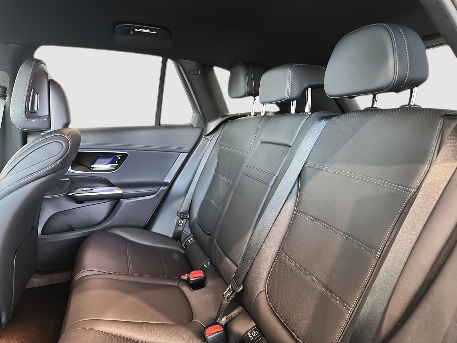 Photo 2026 Mercedes-Benz GLC 300 4MATIC SUV #4