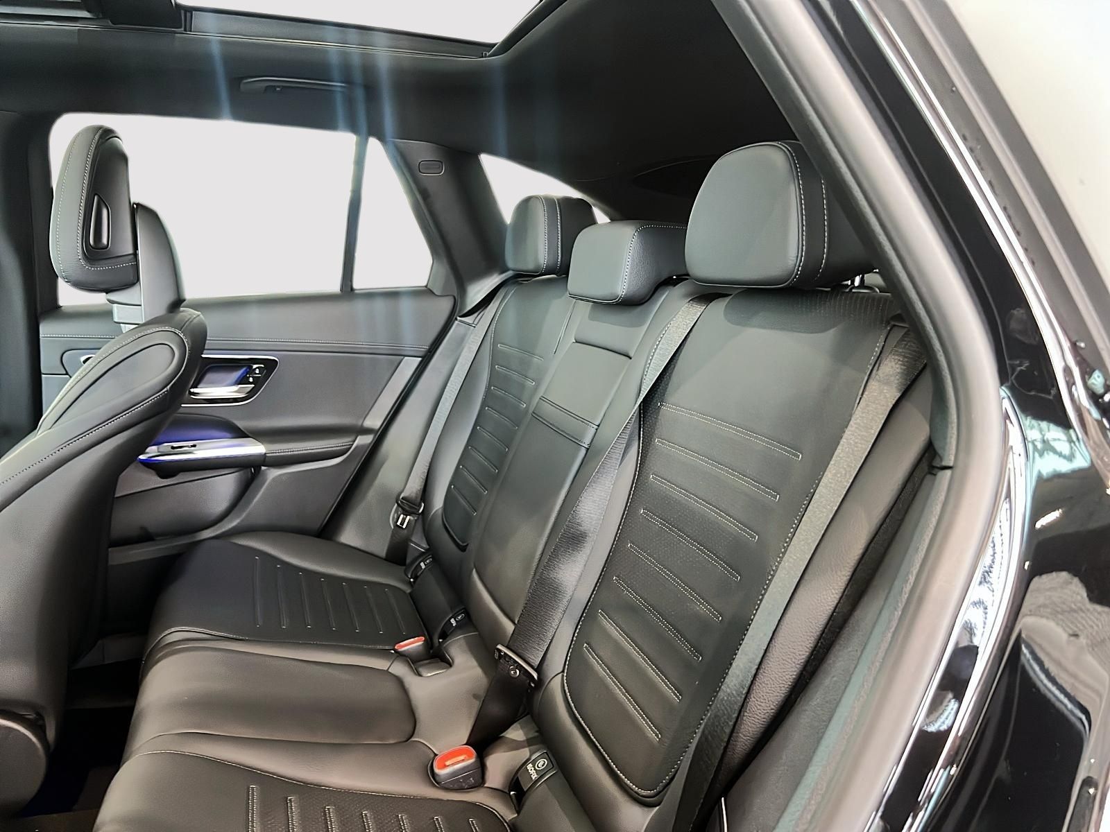 Photo 2027 Mercedes-Benz GLC 300 4MATIC SUV #4