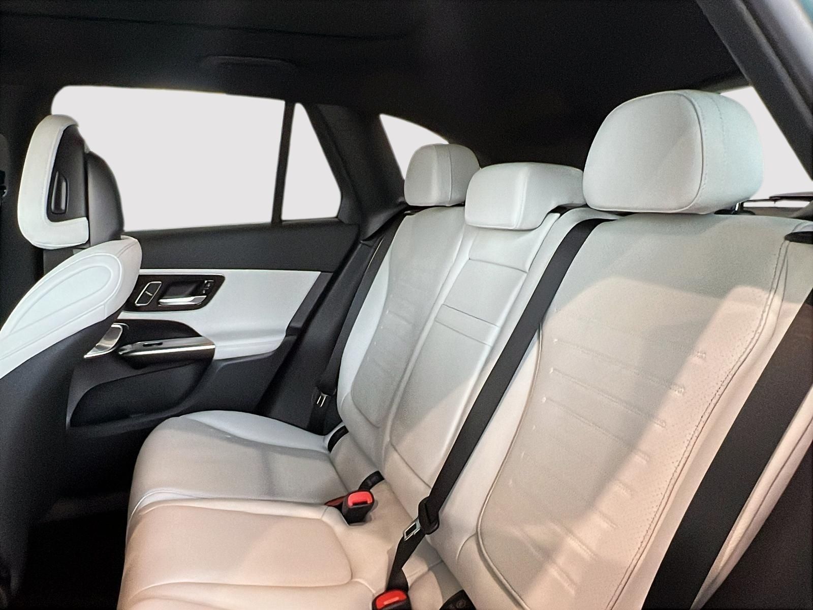 Photo 2027 Mercedes-Benz GLC 300 4MATIC SUV #4