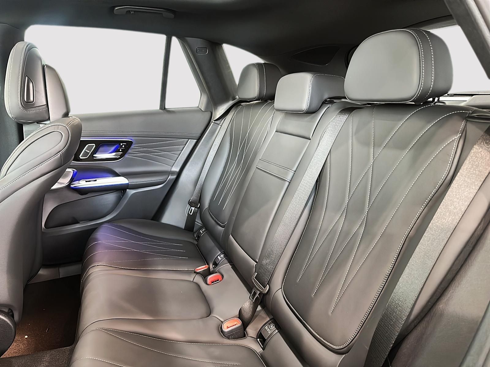 Photo 2027 Mercedes-Benz GLC 300 4MATIC SUV #4
