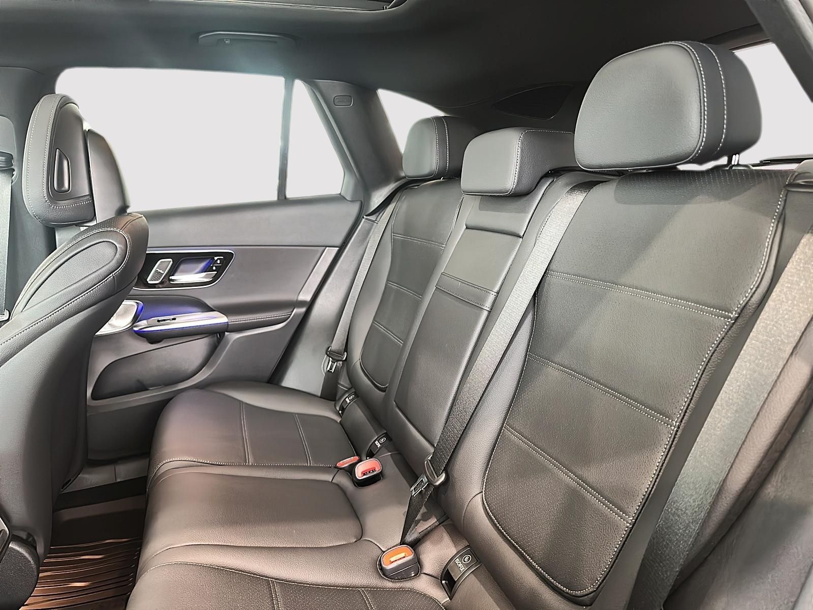 Photo 2027 Mercedes-Benz GLC 350e 4MATIC SUV #4