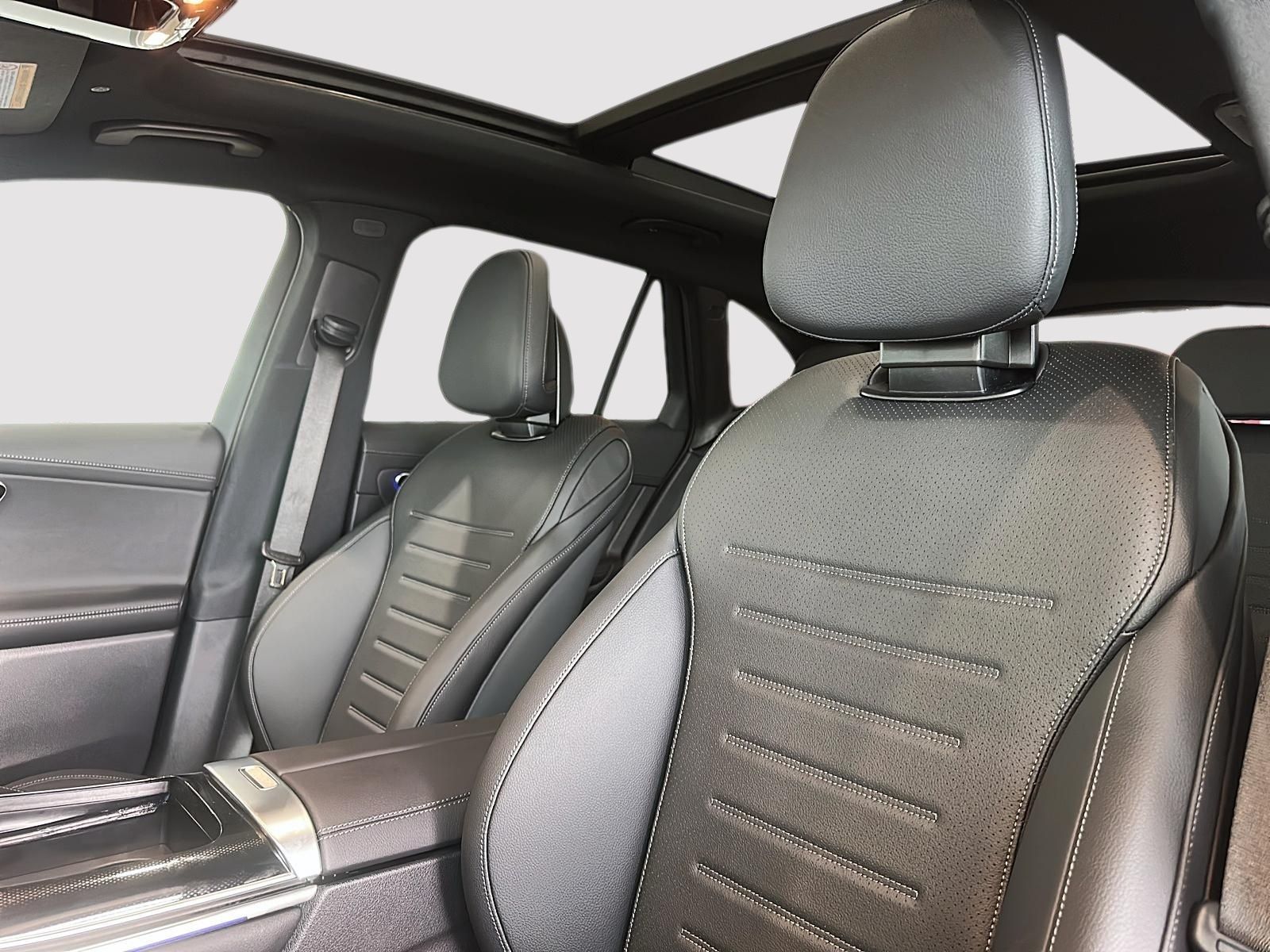 Photo 2027 Mercedes-Benz GLC 300 4MATIC SUV #3