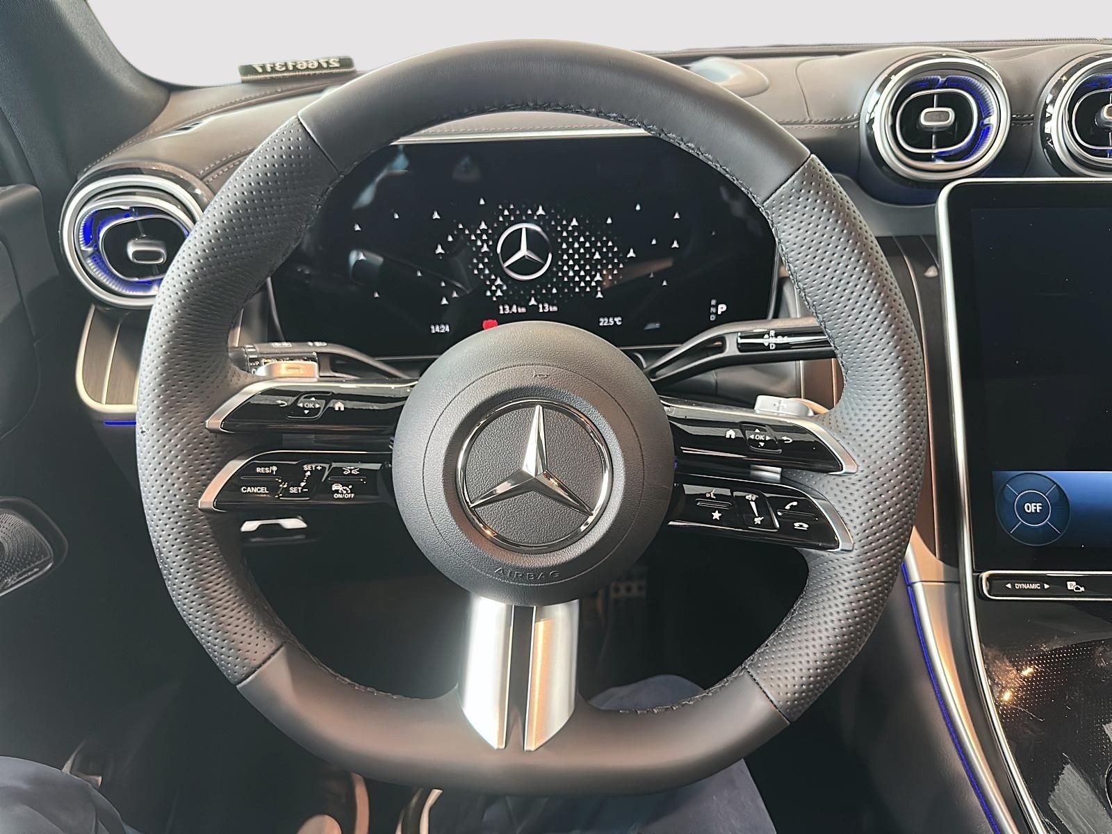 Photo 2027 Mercedes-Benz GLC 300 4MATIC SUV #8