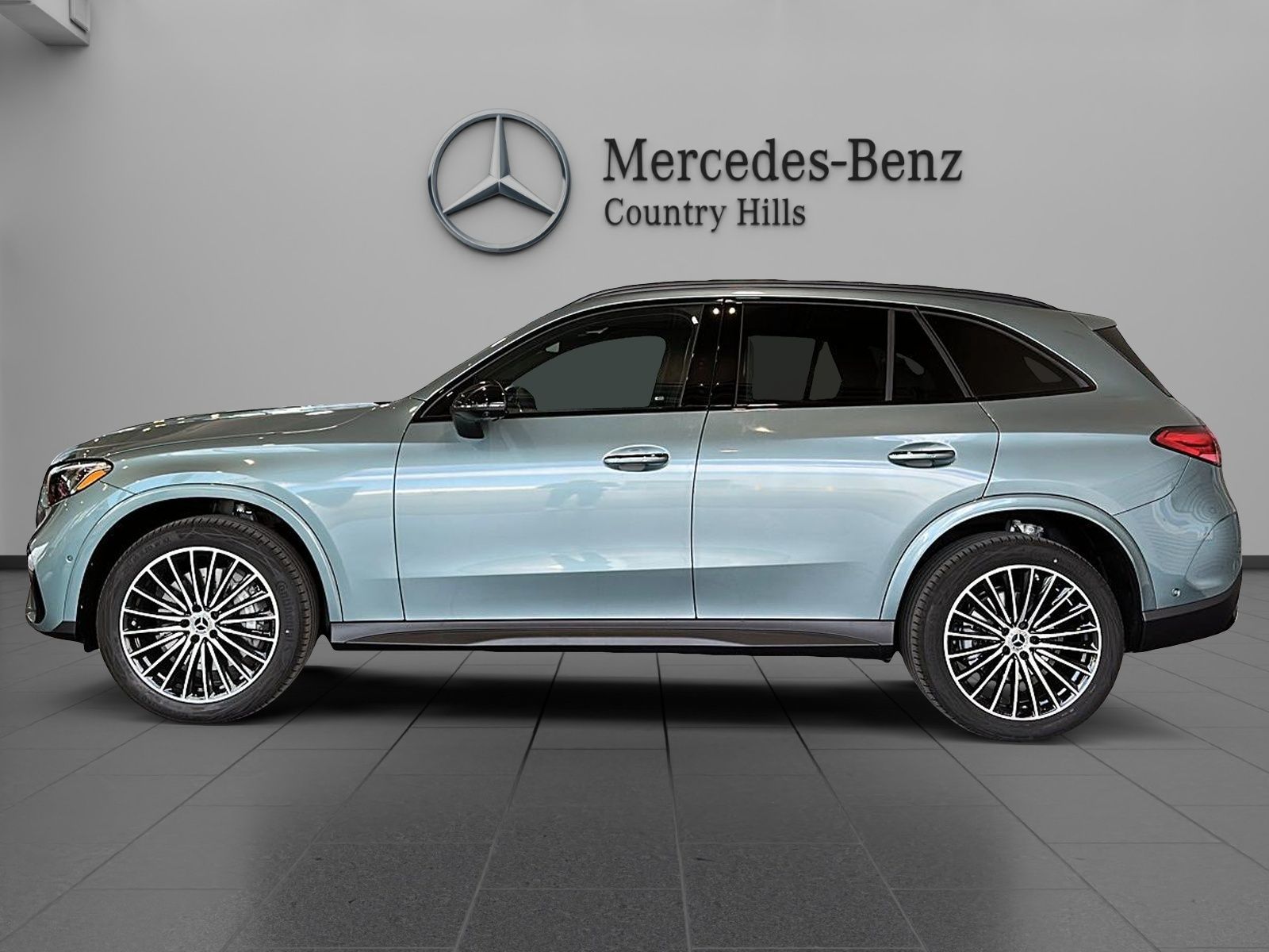 Photo 2027 Mercedes-Benz GLC 300 4MATIC SUV #2