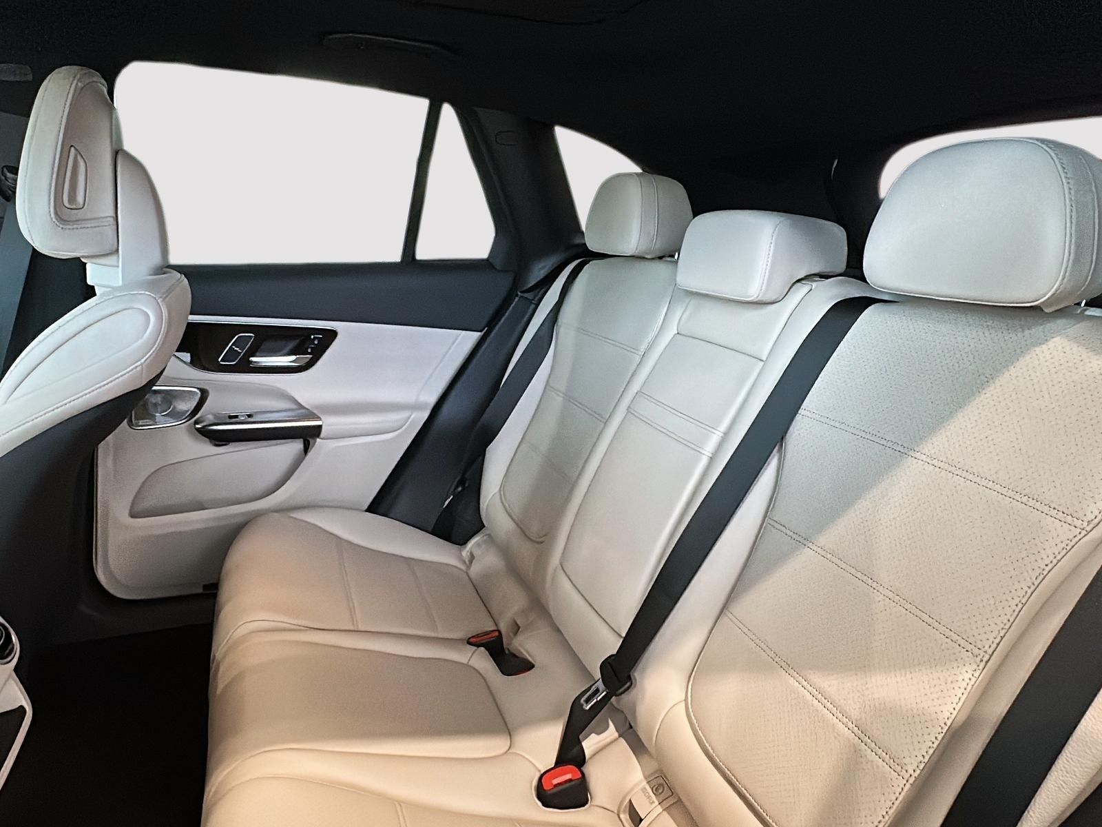 Photo 2027 Mercedes-Benz GLC 300 4MATIC SUV #4