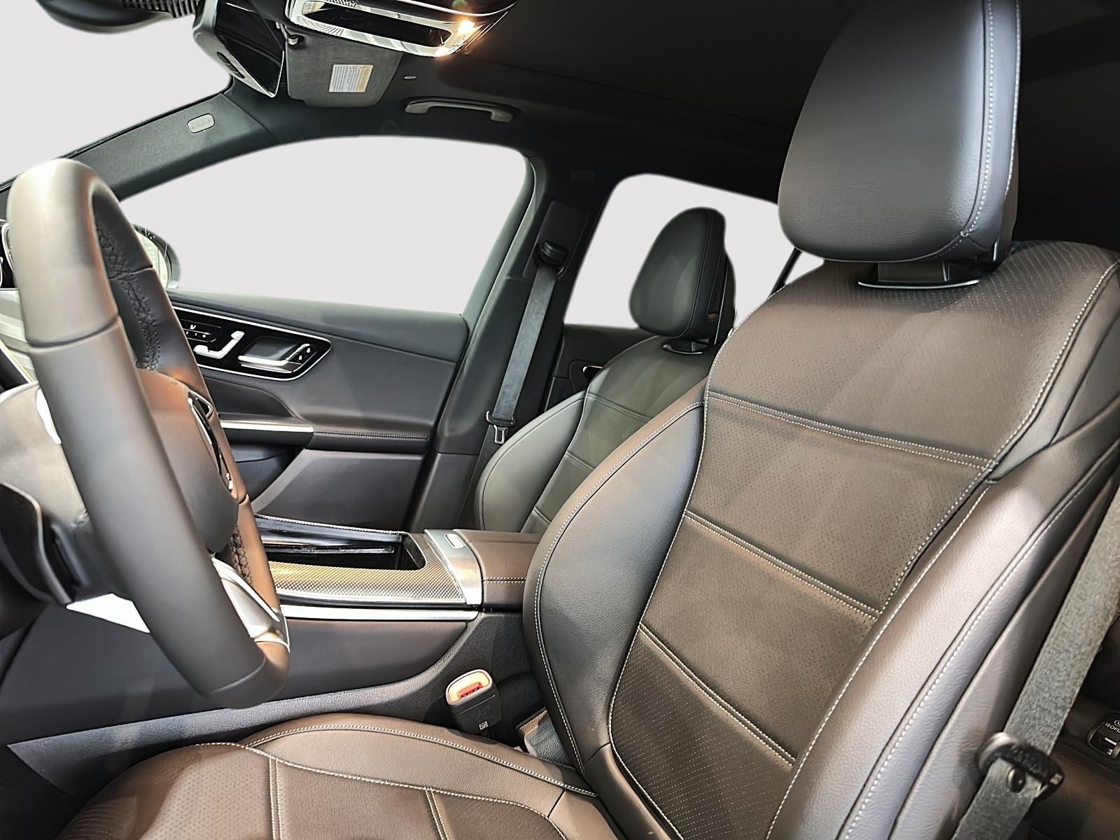 Photo 2027 Mercedes-Benz GLC 300 4MATIC SUV #3