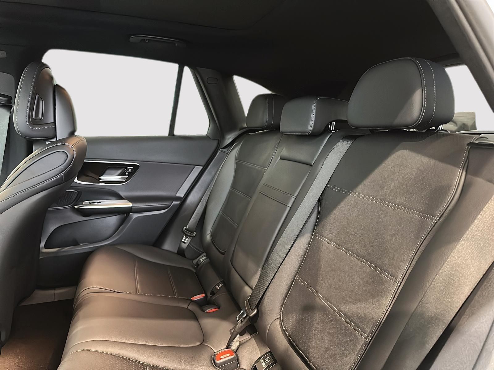 Photo 2027 Mercedes-Benz GLC 300 4MATIC SUV #4