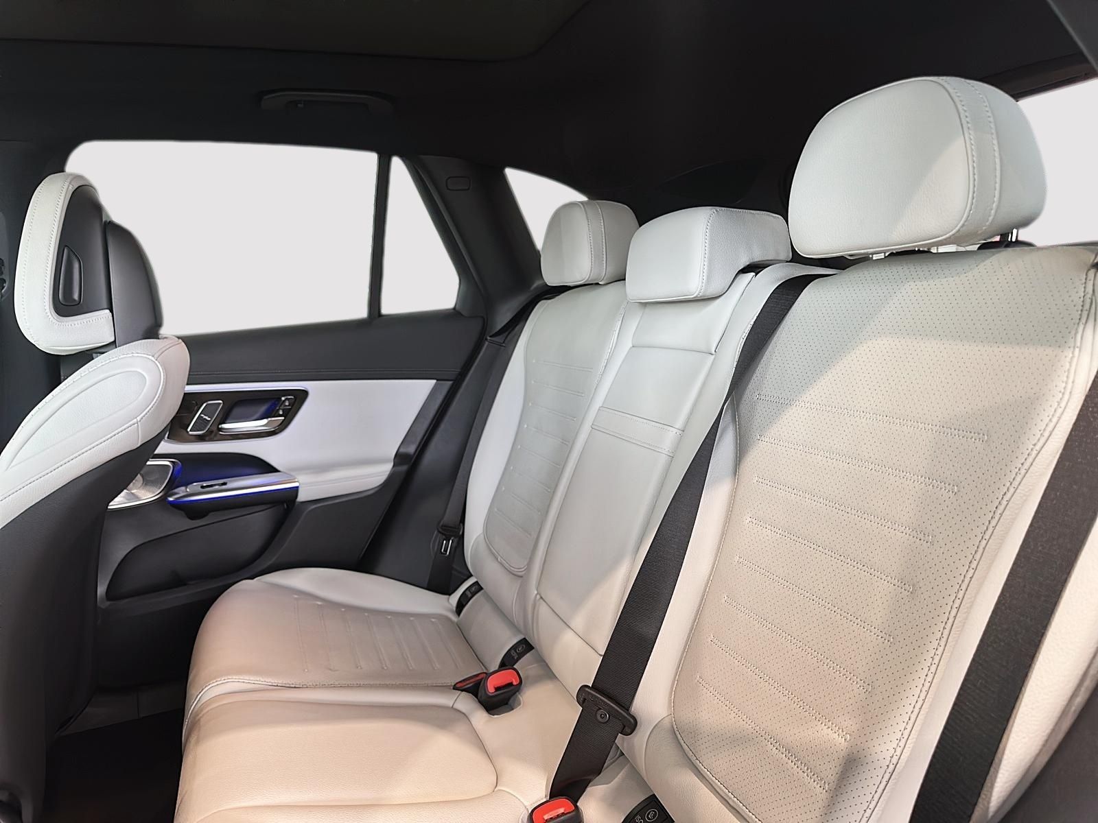 Photo 2027 Mercedes-Benz GLC 300 4MATIC SUV #4