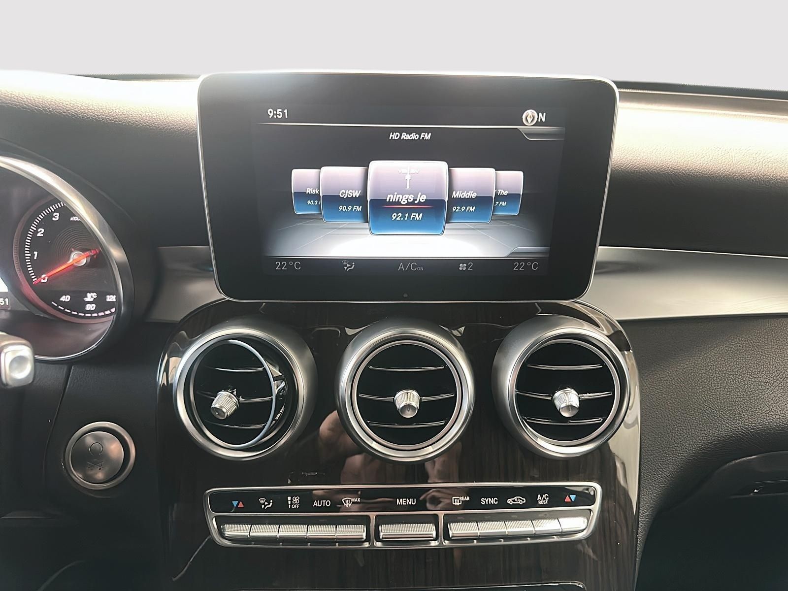 Photo 2017 Mercedes-Benz GLC300 4MATIC SUV #7